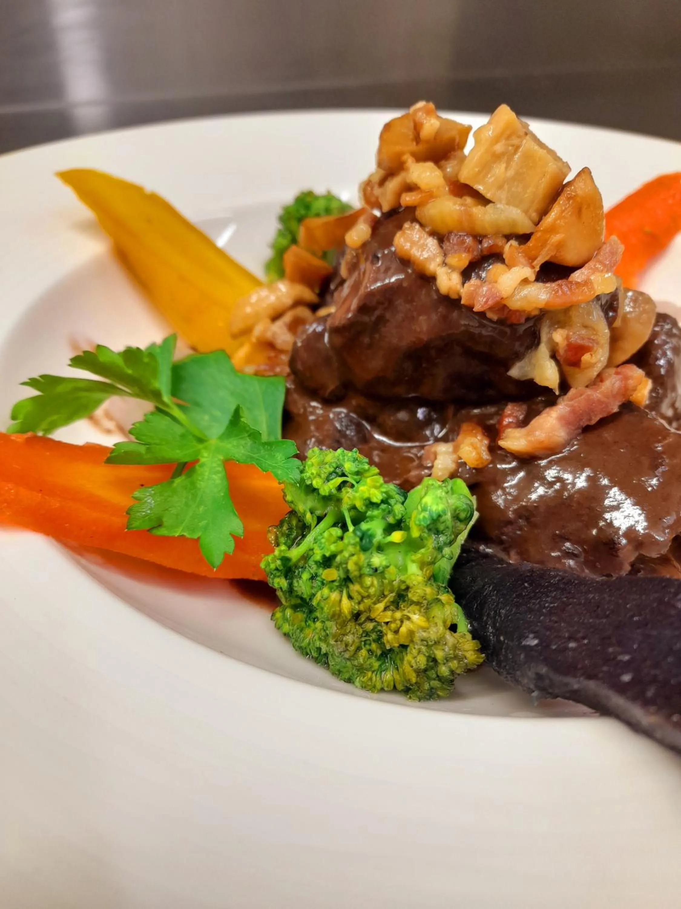 Restaurant/places to eat in Logis Hôtel Auberge du Cheval Blanc