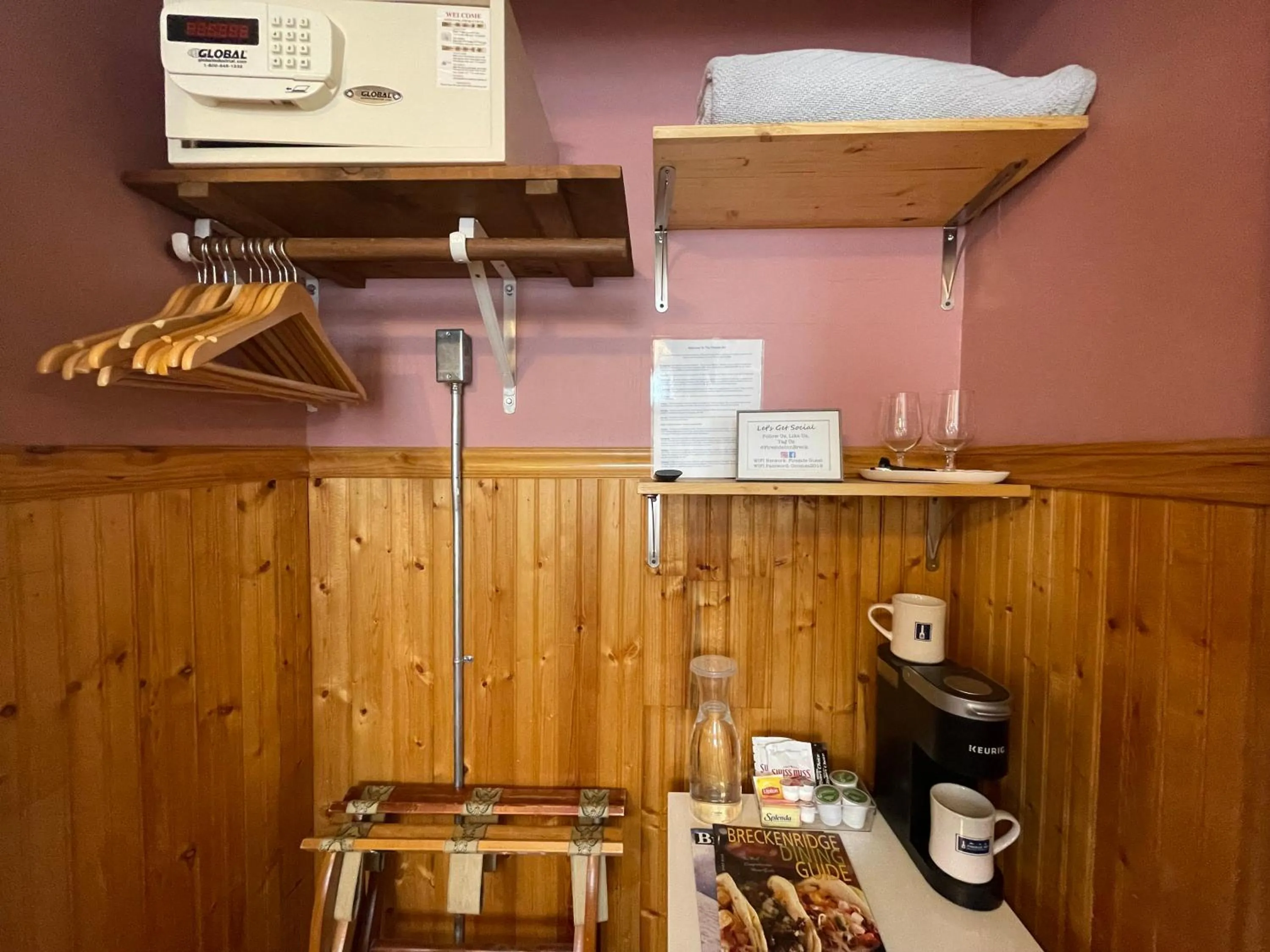 Coffee/tea facilities in Fireside Inn & Hostel