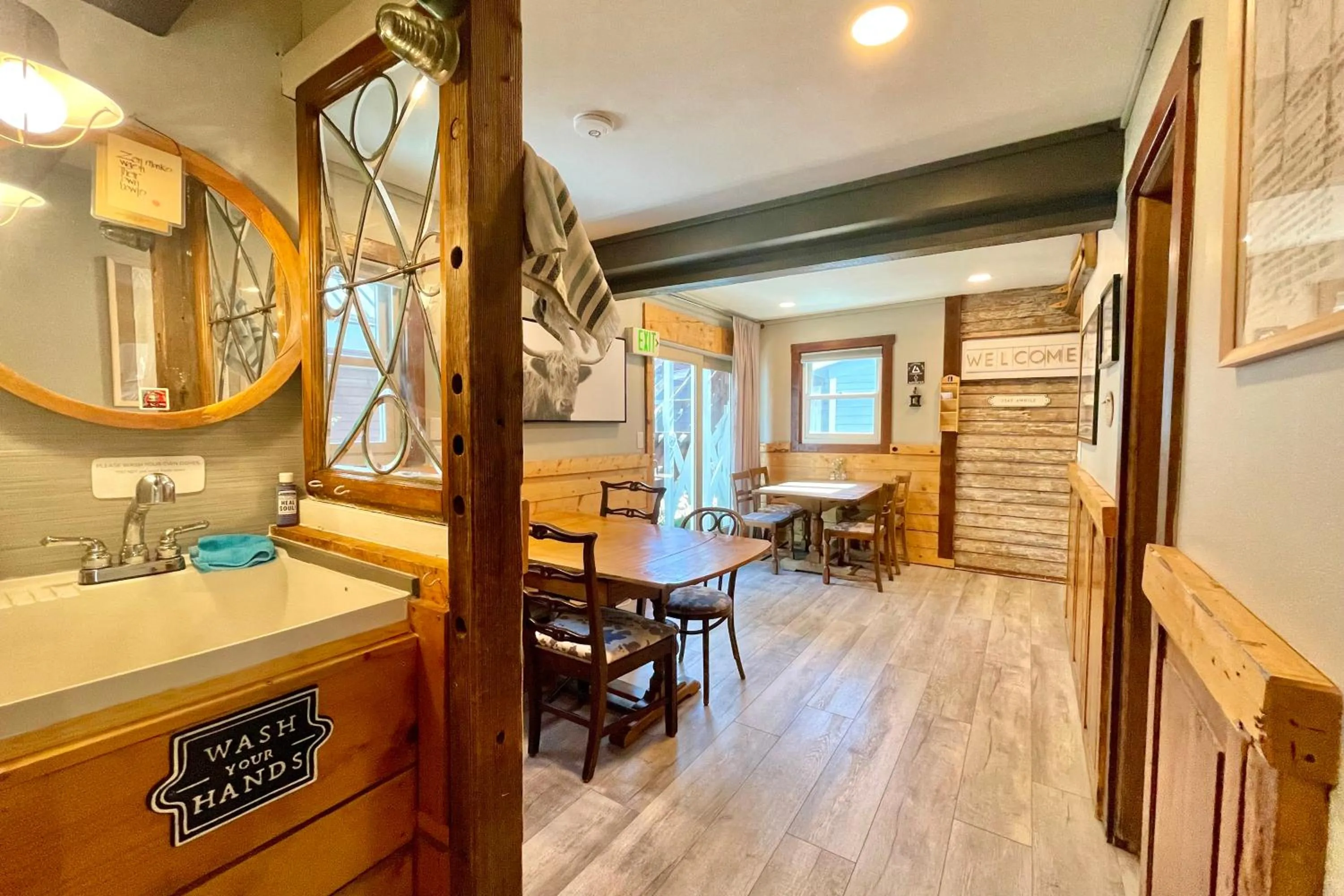 Dining area in Fireside Inn & Hostel