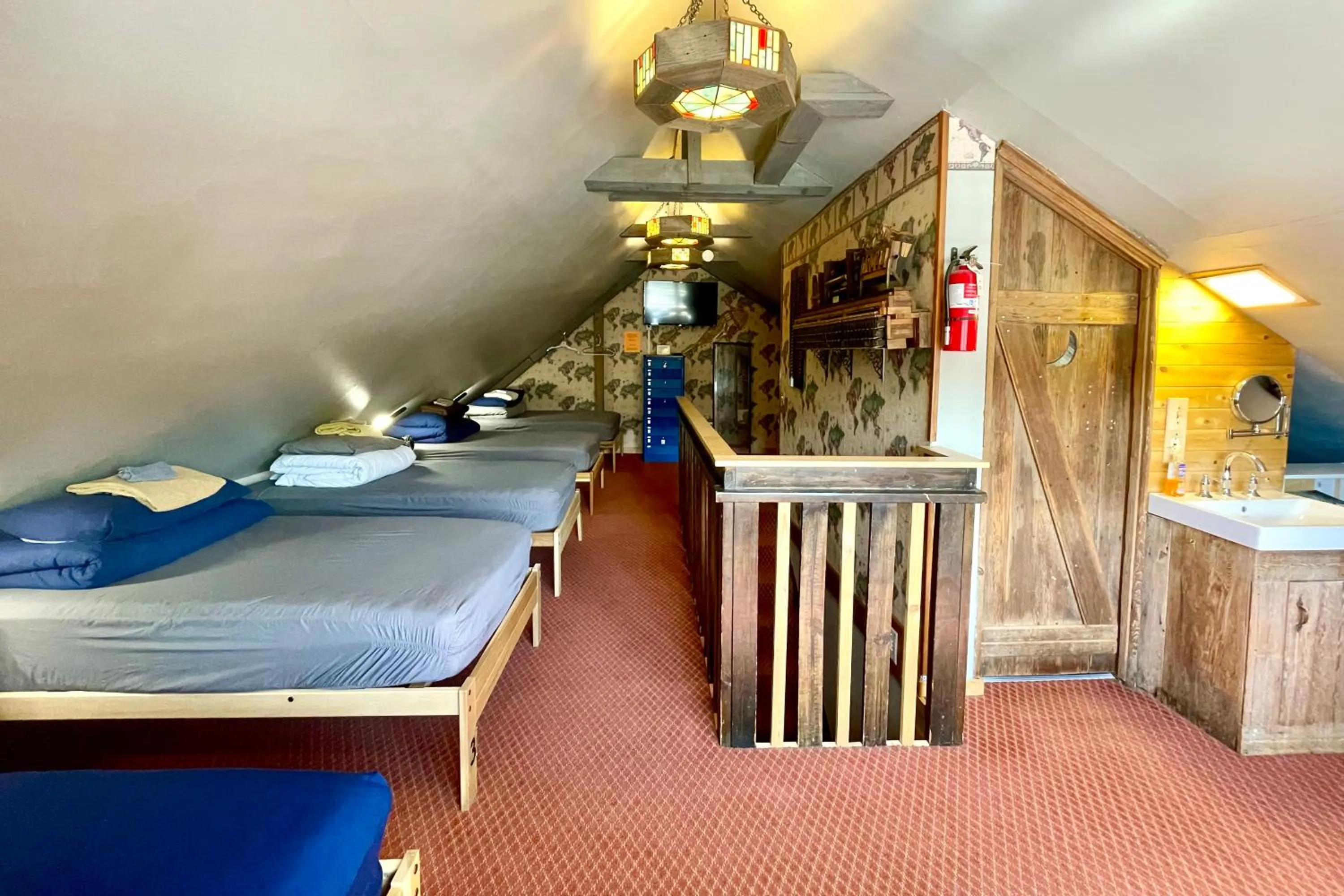 Bedroom, Bed in Fireside Inn & Hostel