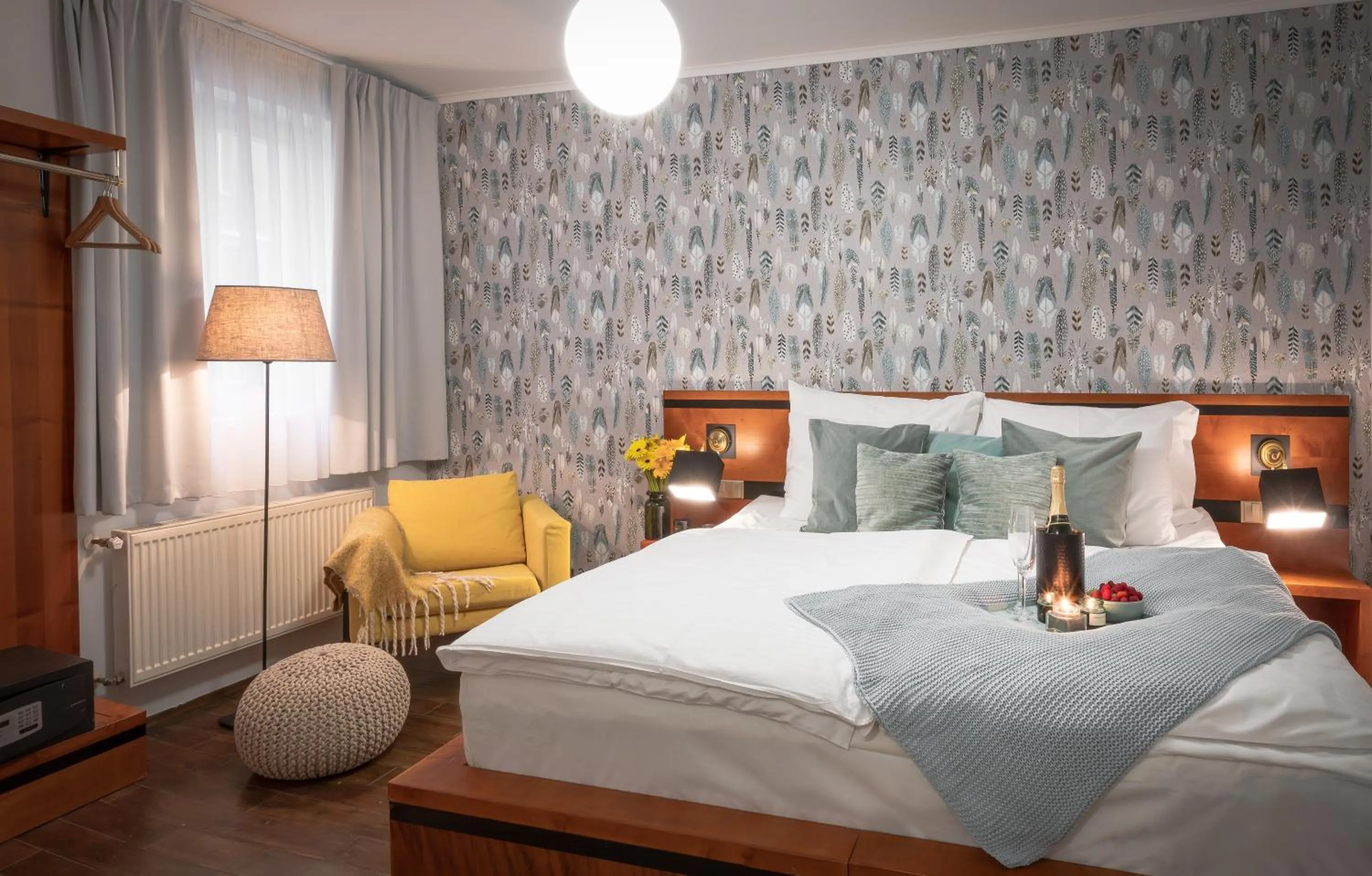 Bedroom, Bed in 4 Elements Apartments