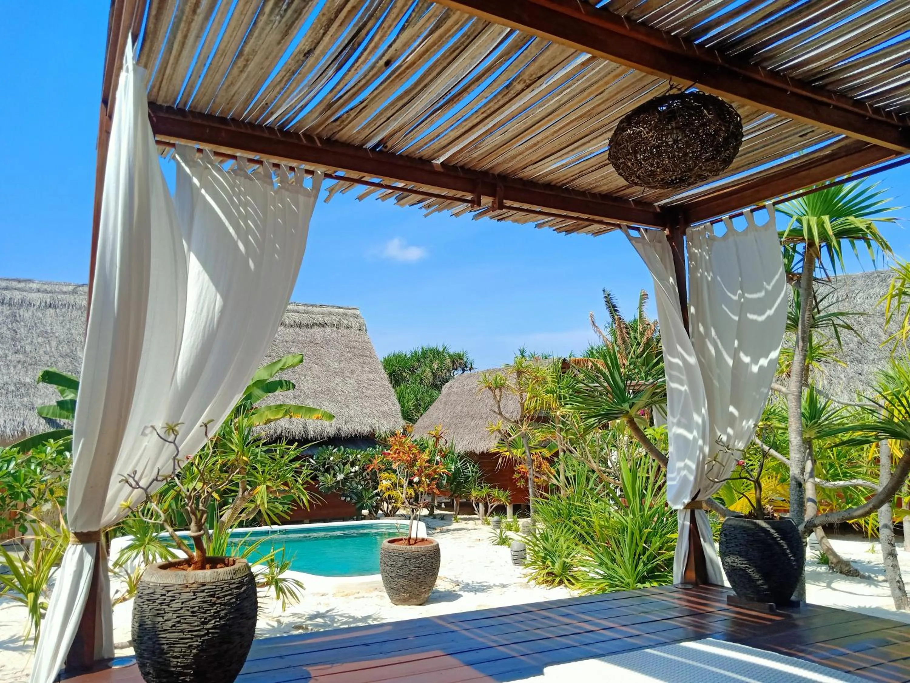 Pool view in Loedi Bungalows Rote