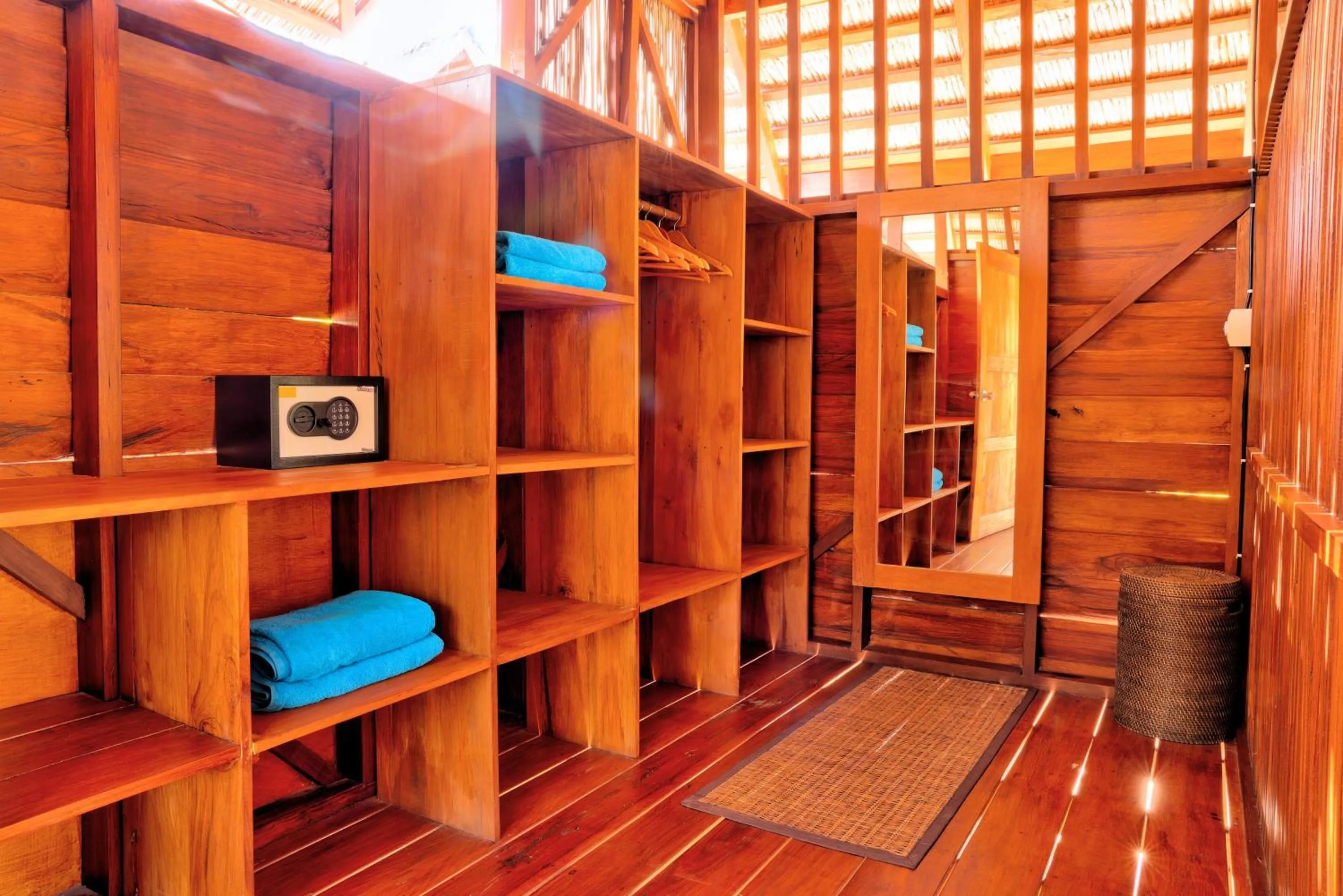 wardrobe in Loedi Bungalows Rote