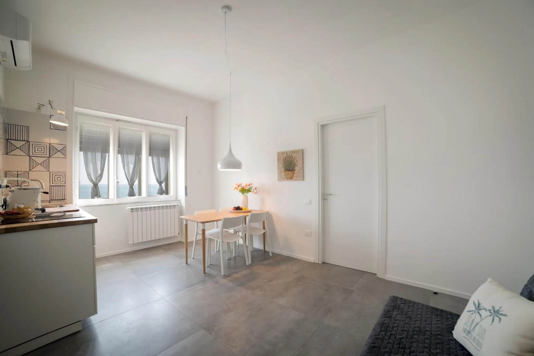 Coffee/tea facilities in Salsedine Sea View