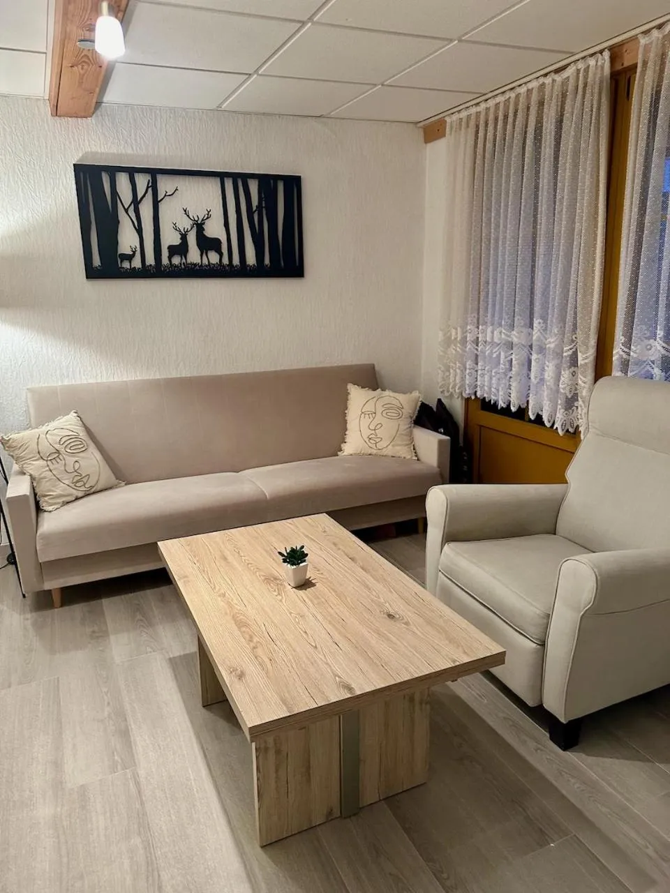 Seating area in Pension Raststüb'l