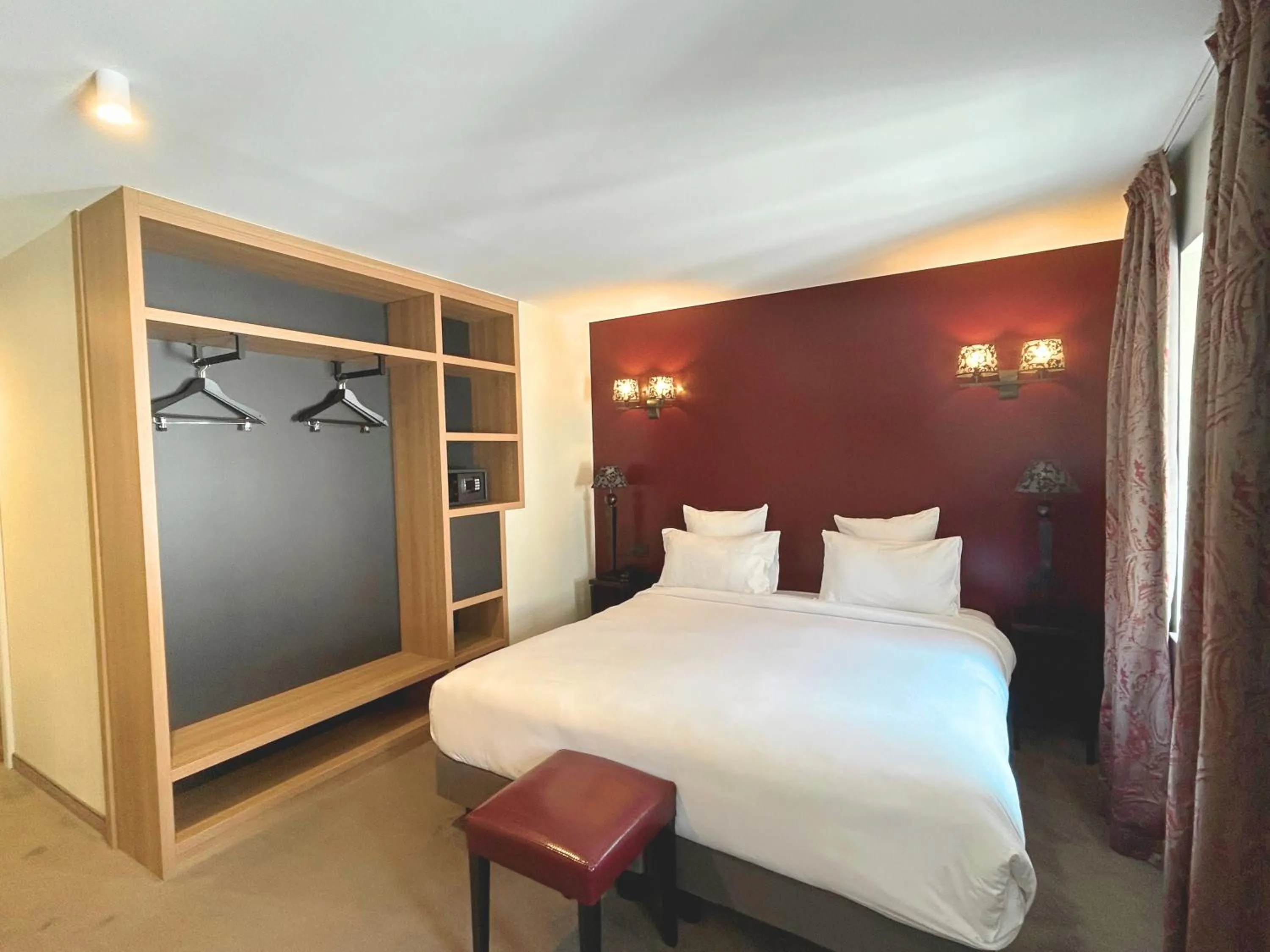 Bedroom, Bed in Hotel Arok