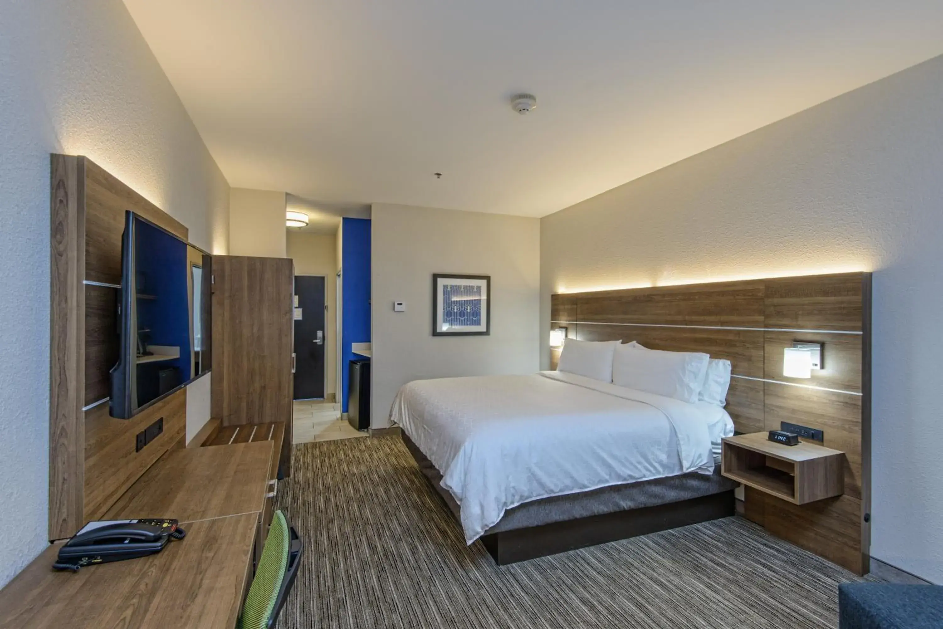 Standard King Room in Holiday Inn Express & Suites Corpus Christi by IHG Standard King Room in Holiday Inn Express & Suites Corpus Christi by IHG