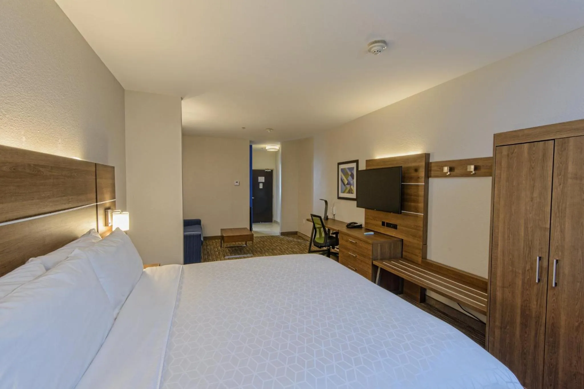Photo of the whole room, Bed in Holiday Inn Express & Suites Corpus Christi by IHG