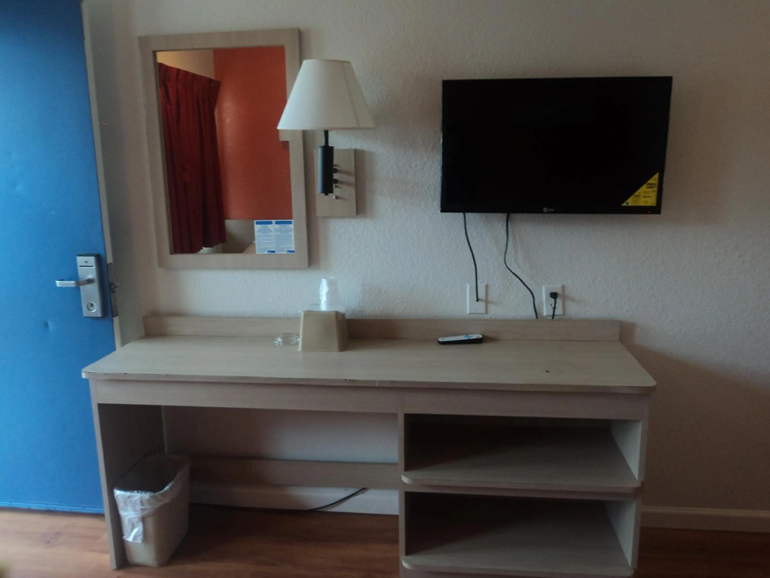 TV and multimedia in Motel 6 Albuquerque Northeast