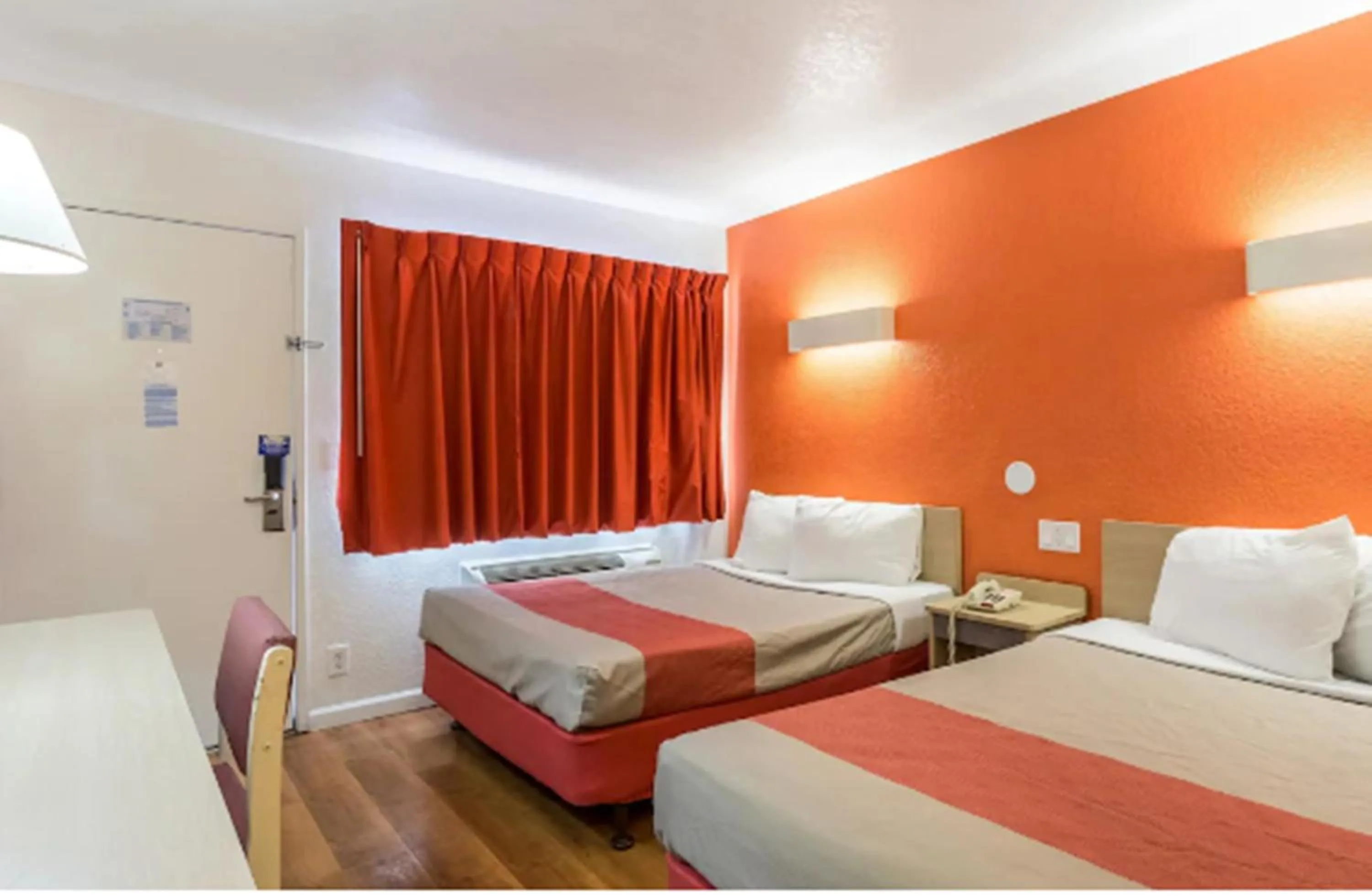 Bed in Motel 6 Albuquerque Northeast