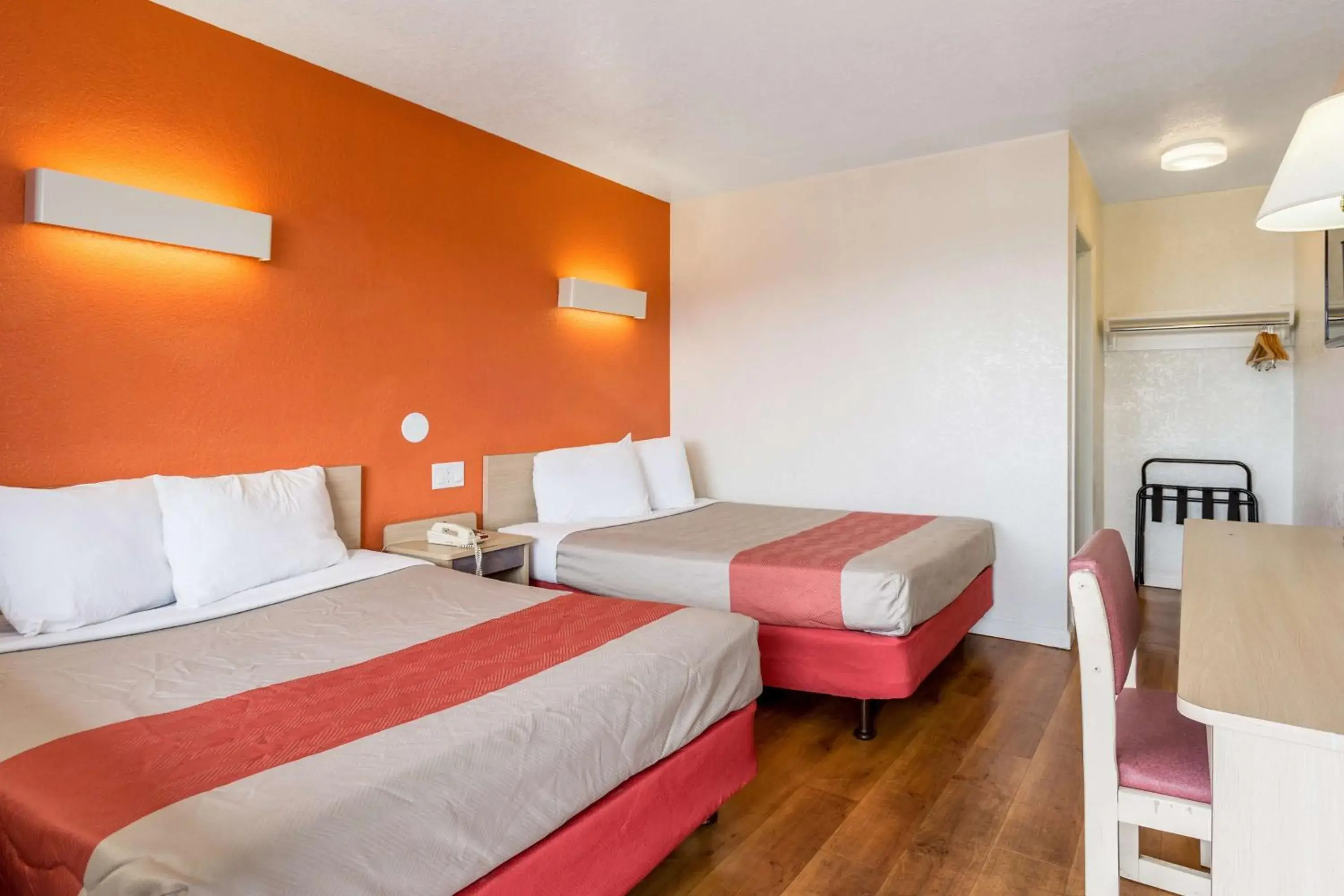 Quadruple Room - Non-Smoking in Motel 6 Albuquerque Northeast Quadruple Room - Non-Smoking in Motel 6 Albuquerque Northeast