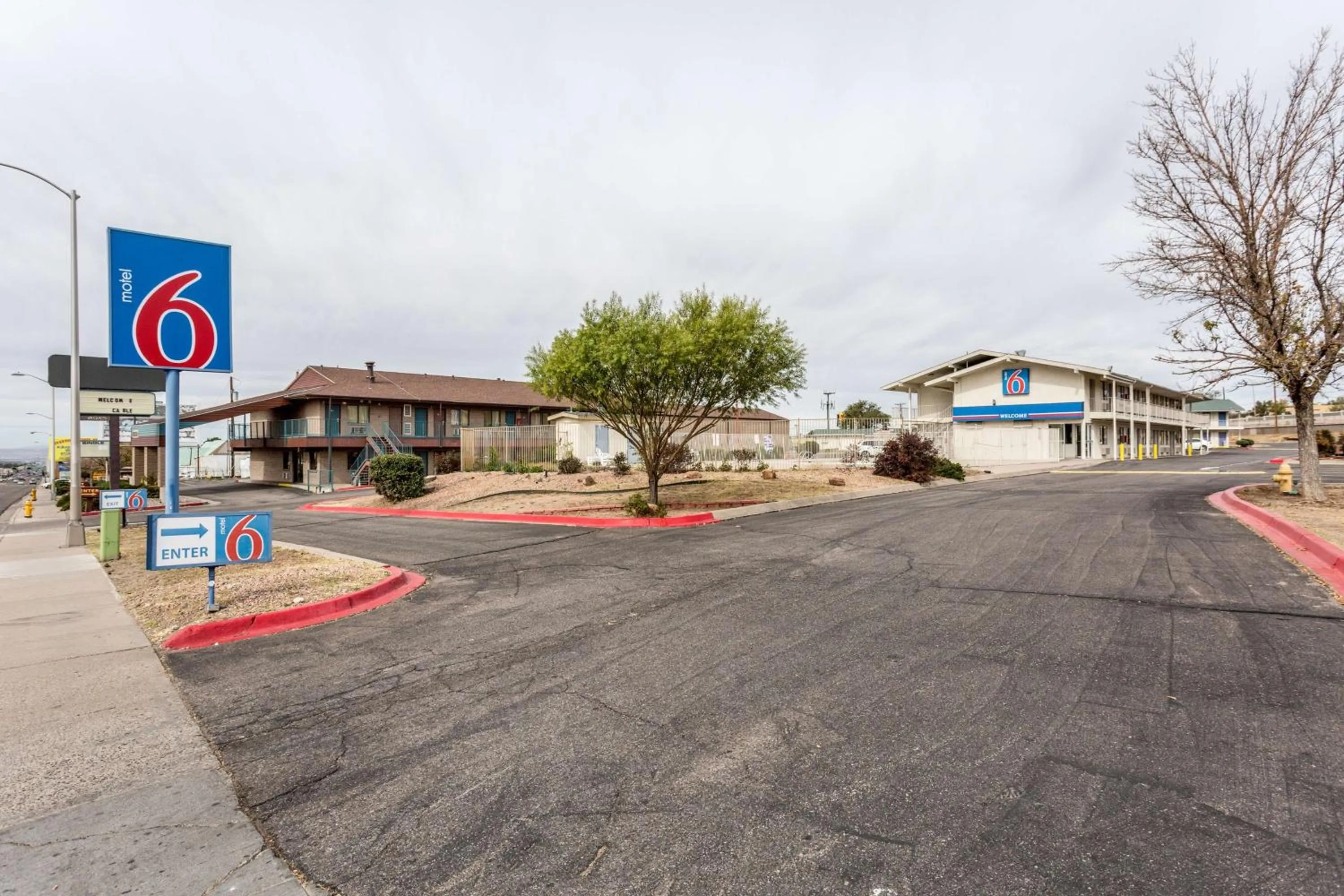 Property building in Motel 6 Albuquerque Northeast