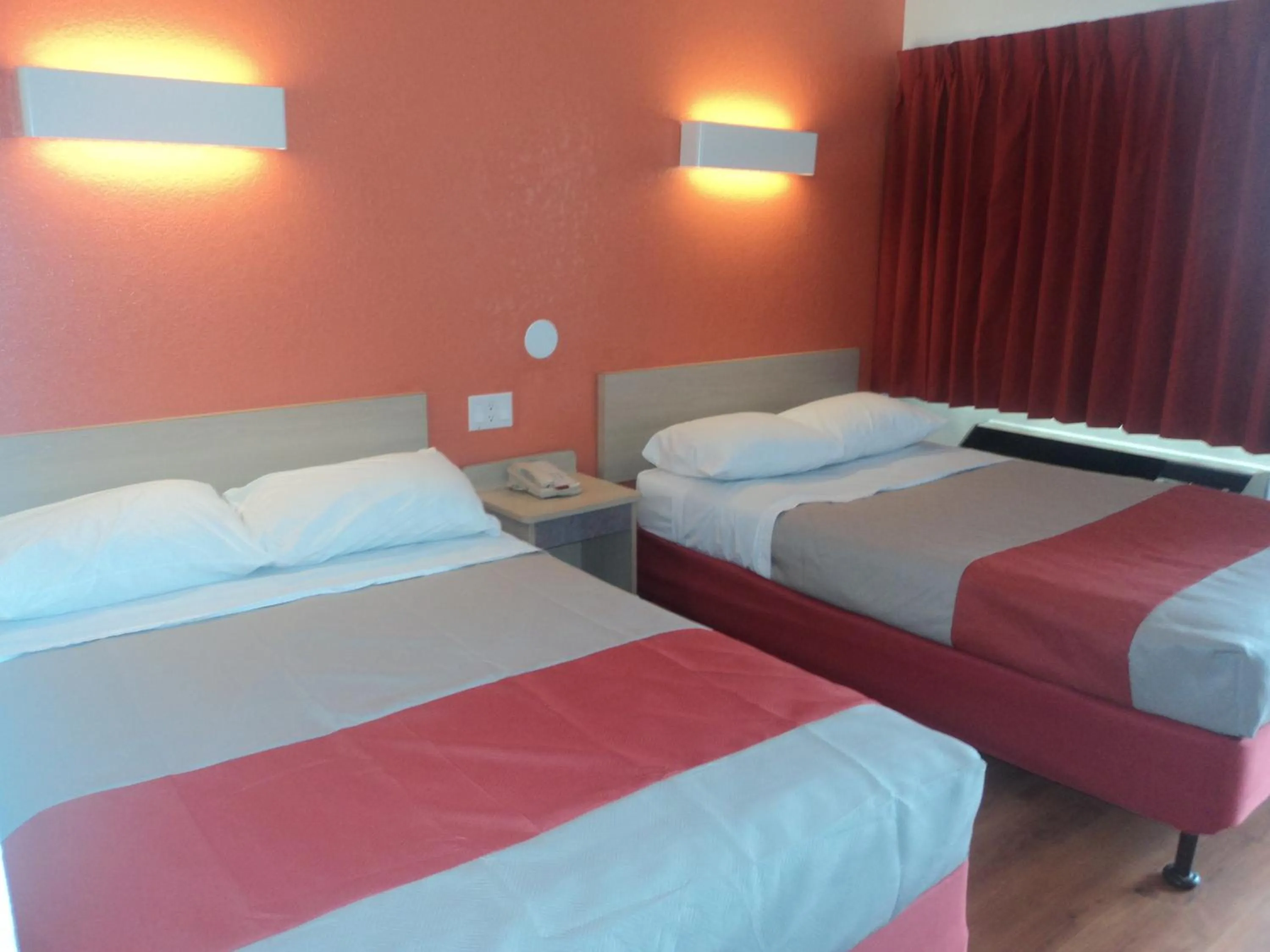 Bed in Motel 6 Albuquerque Northeast