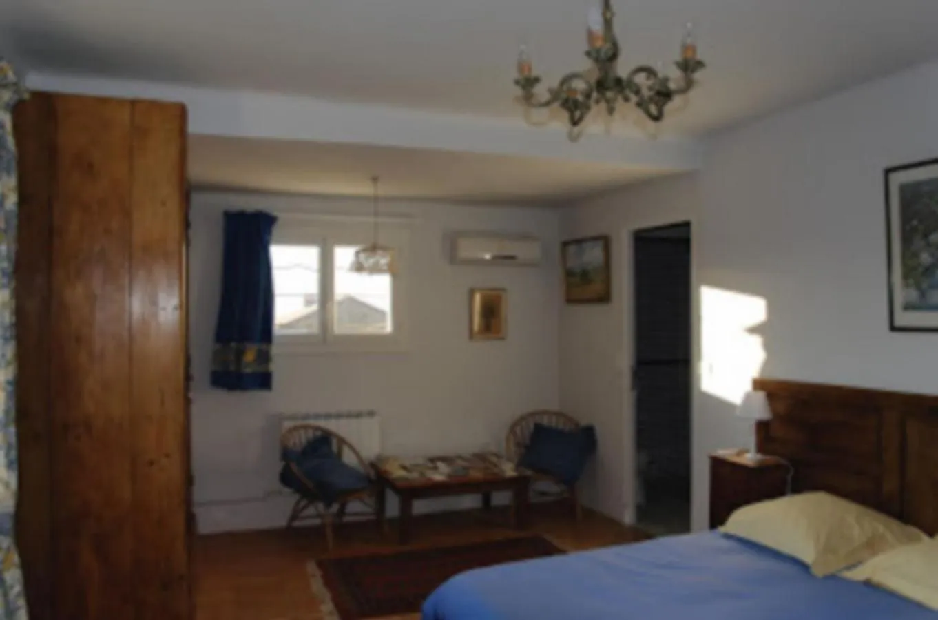 Photo of the whole room in Les Tournesols