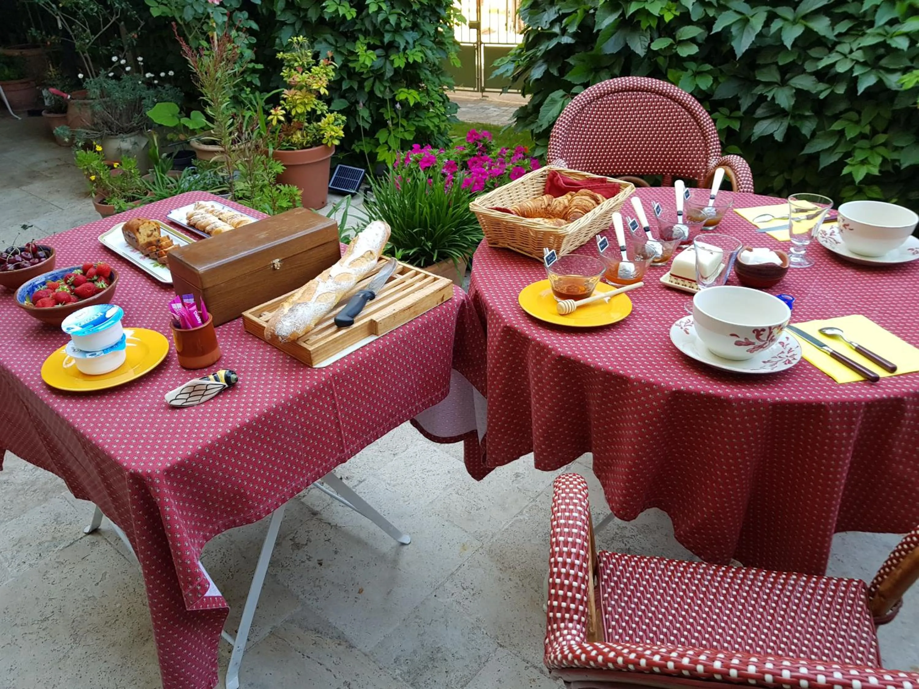 Buffet breakfast in Les Tournesols