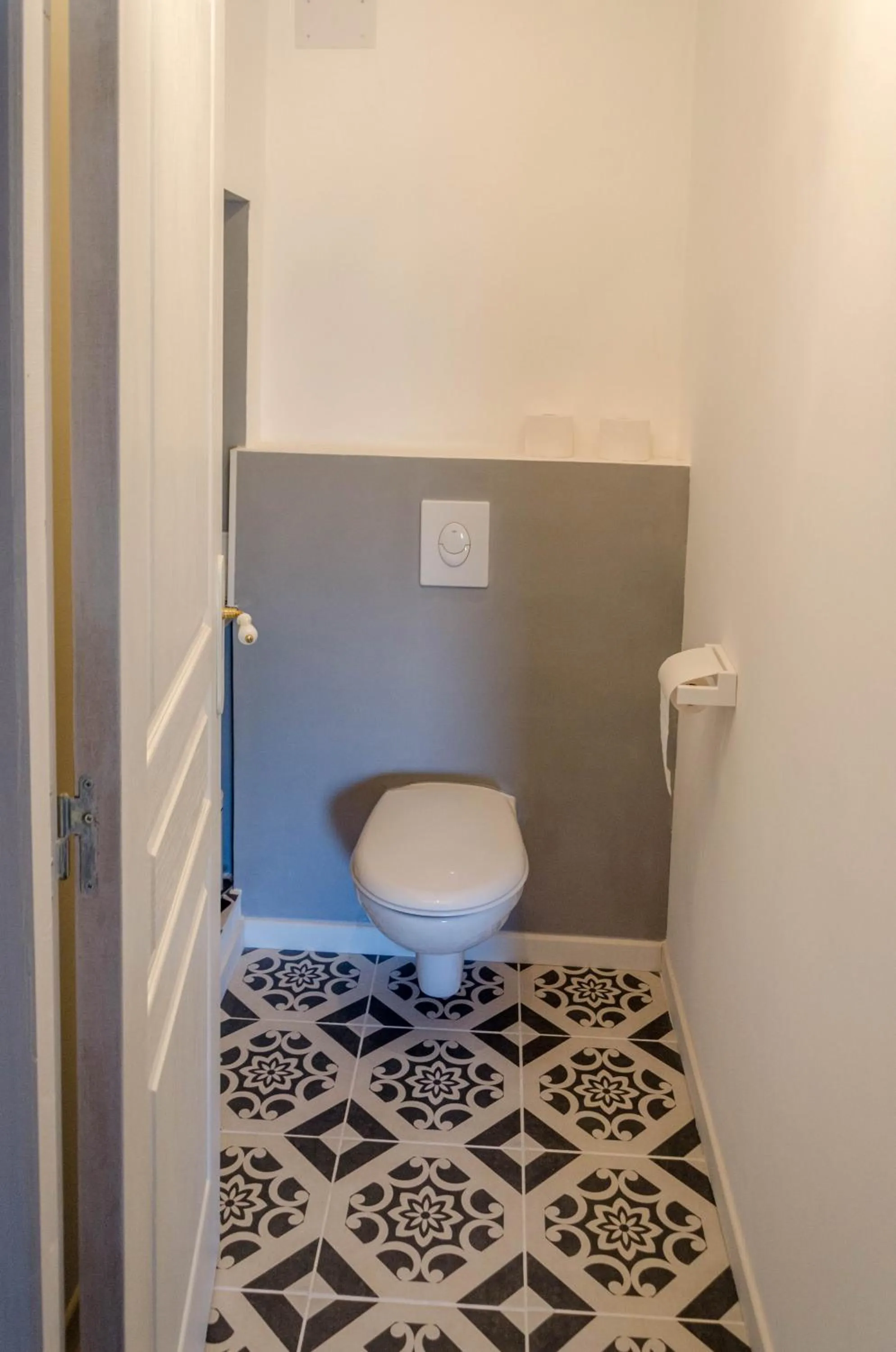 Toilet in Les Tournesols