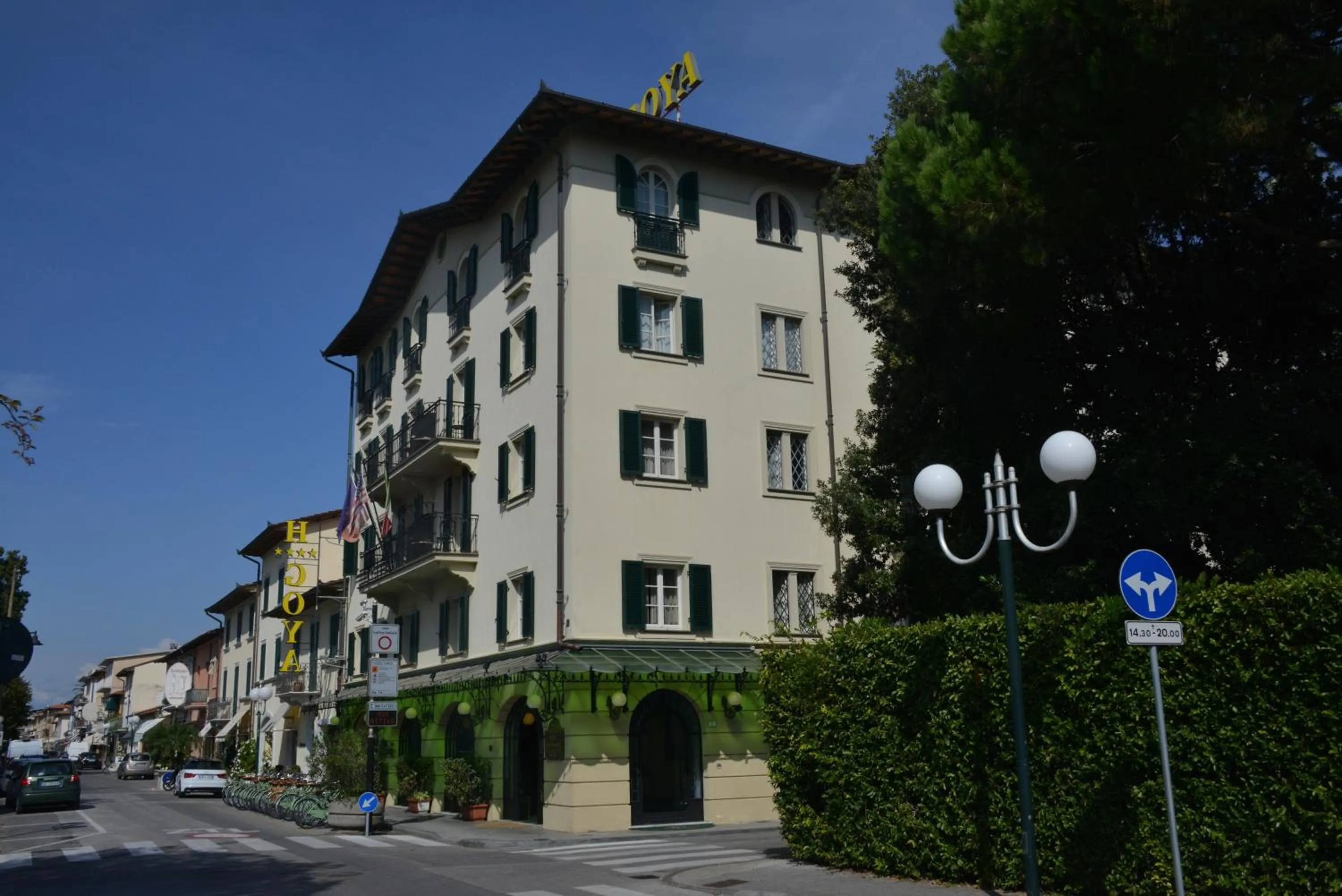 Facade/entrance in Hotel Goya