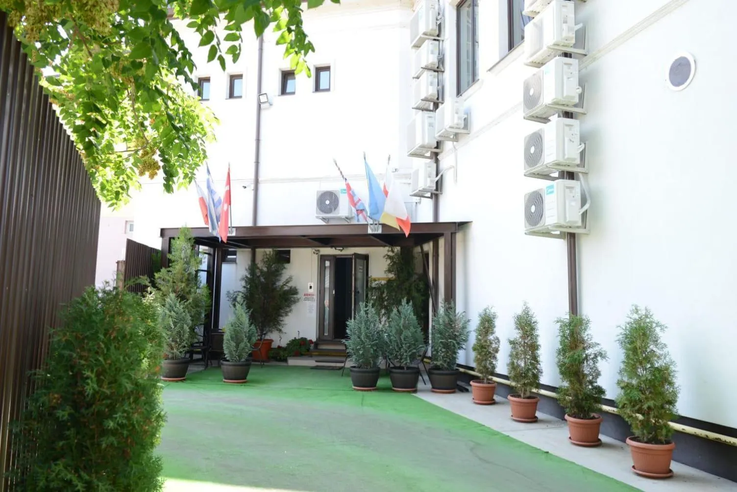 Balcony/Terrace in Corner Center Rental