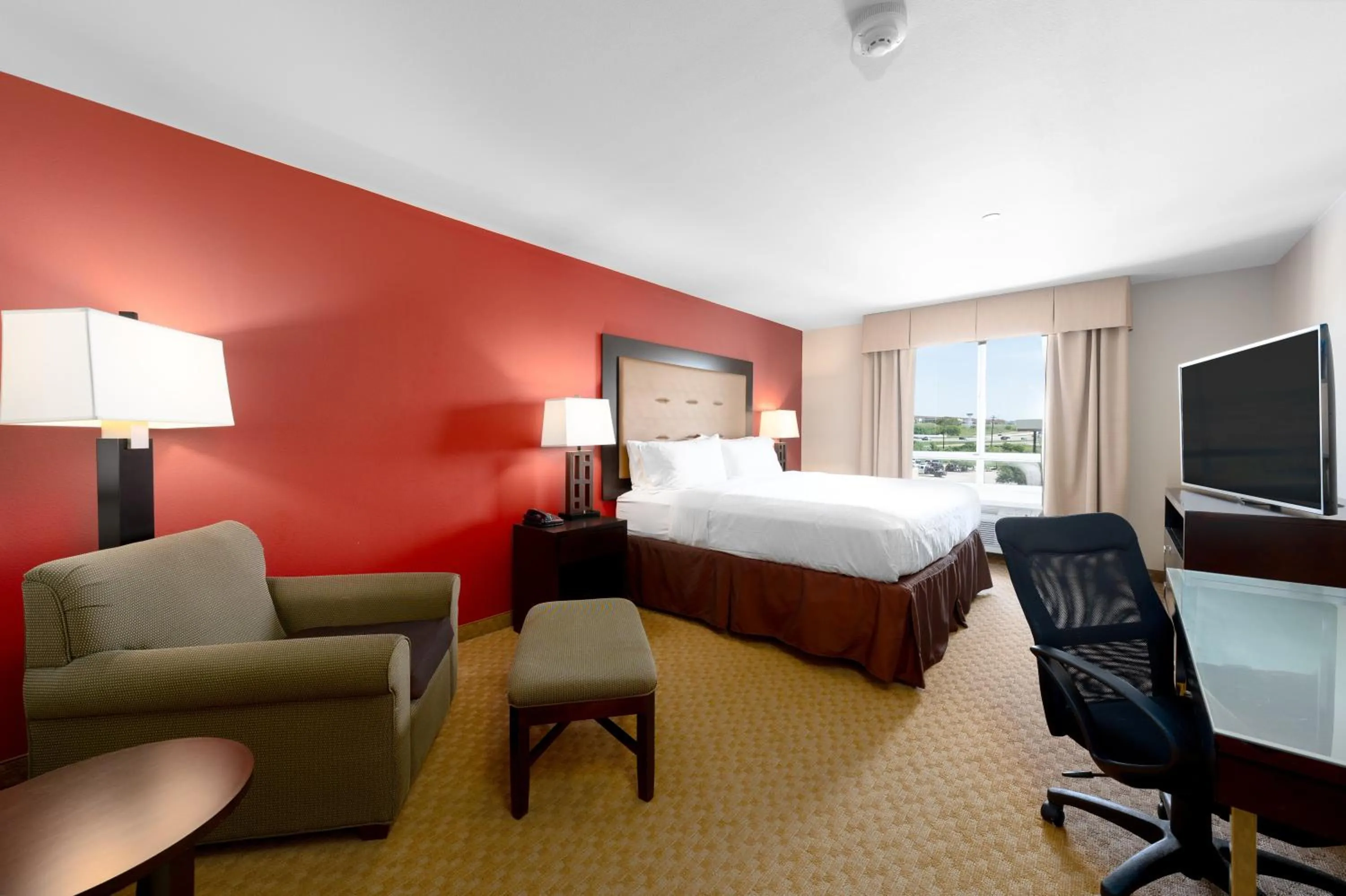 Photo of the whole room, Bed in Holiday Inn Temple - Belton by IHG