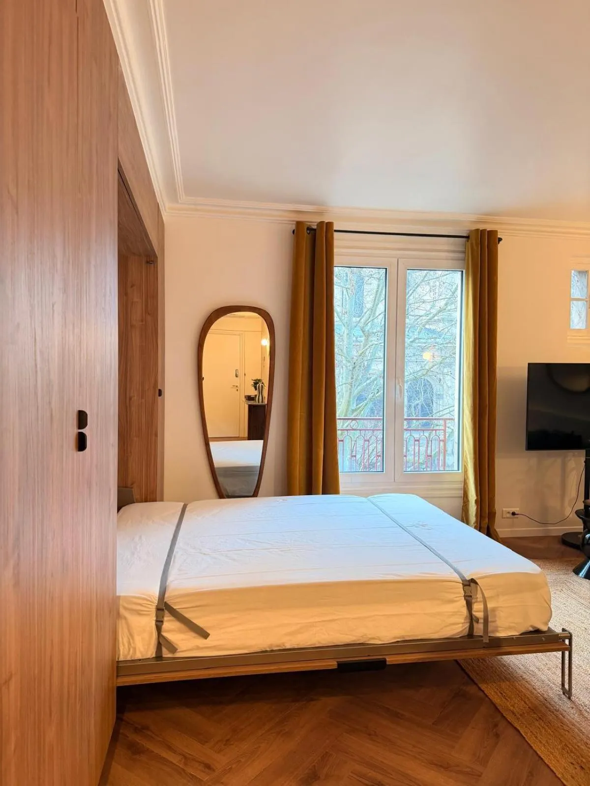 Bed in Mithouard Apartments