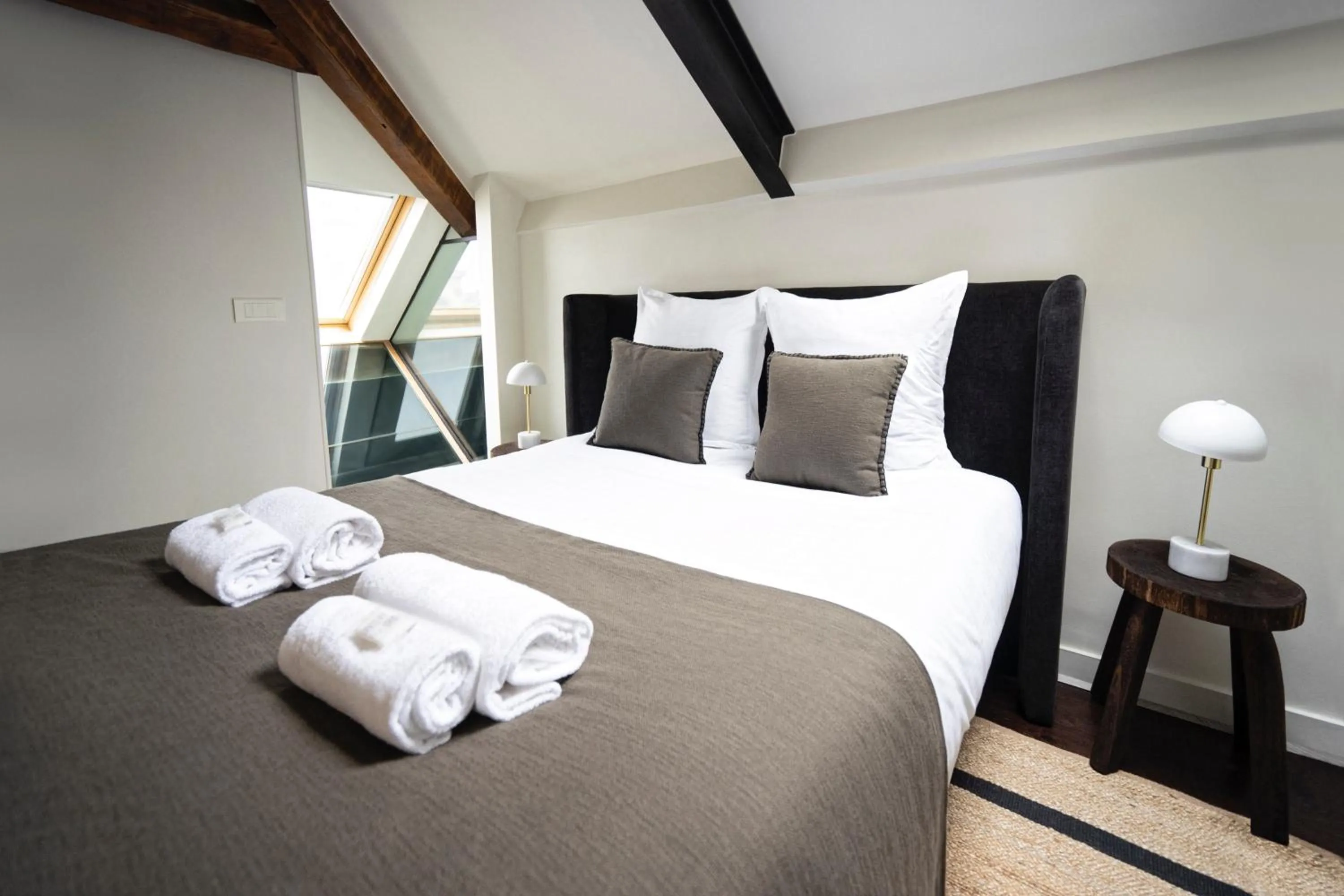 Bed in Mithouard Apartments