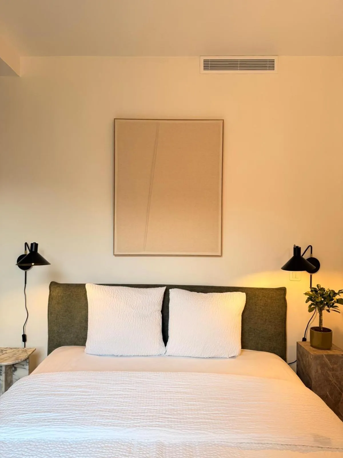 Bed in Mithouard Apartments