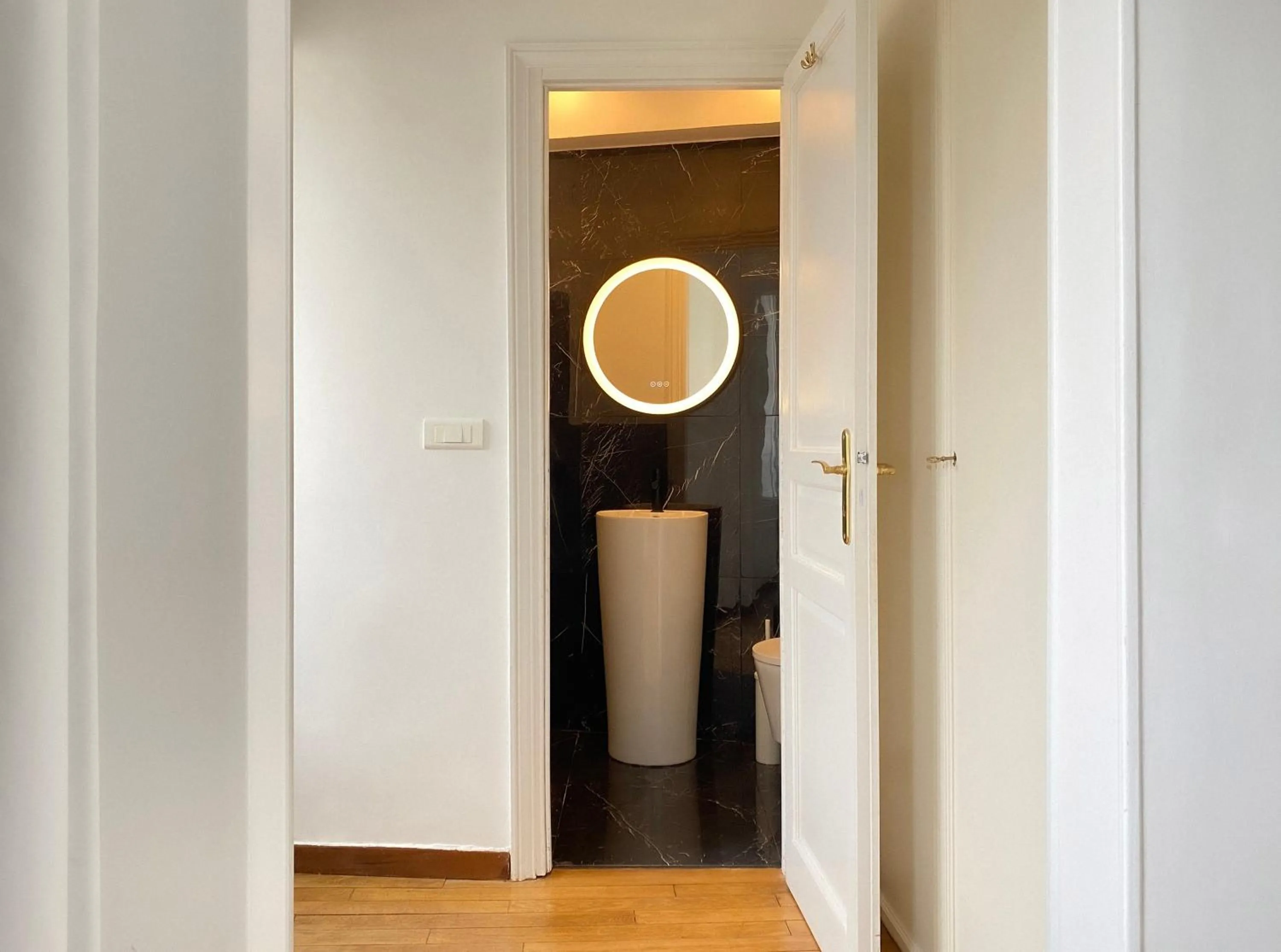 Bathroom in Mithouard Apartments