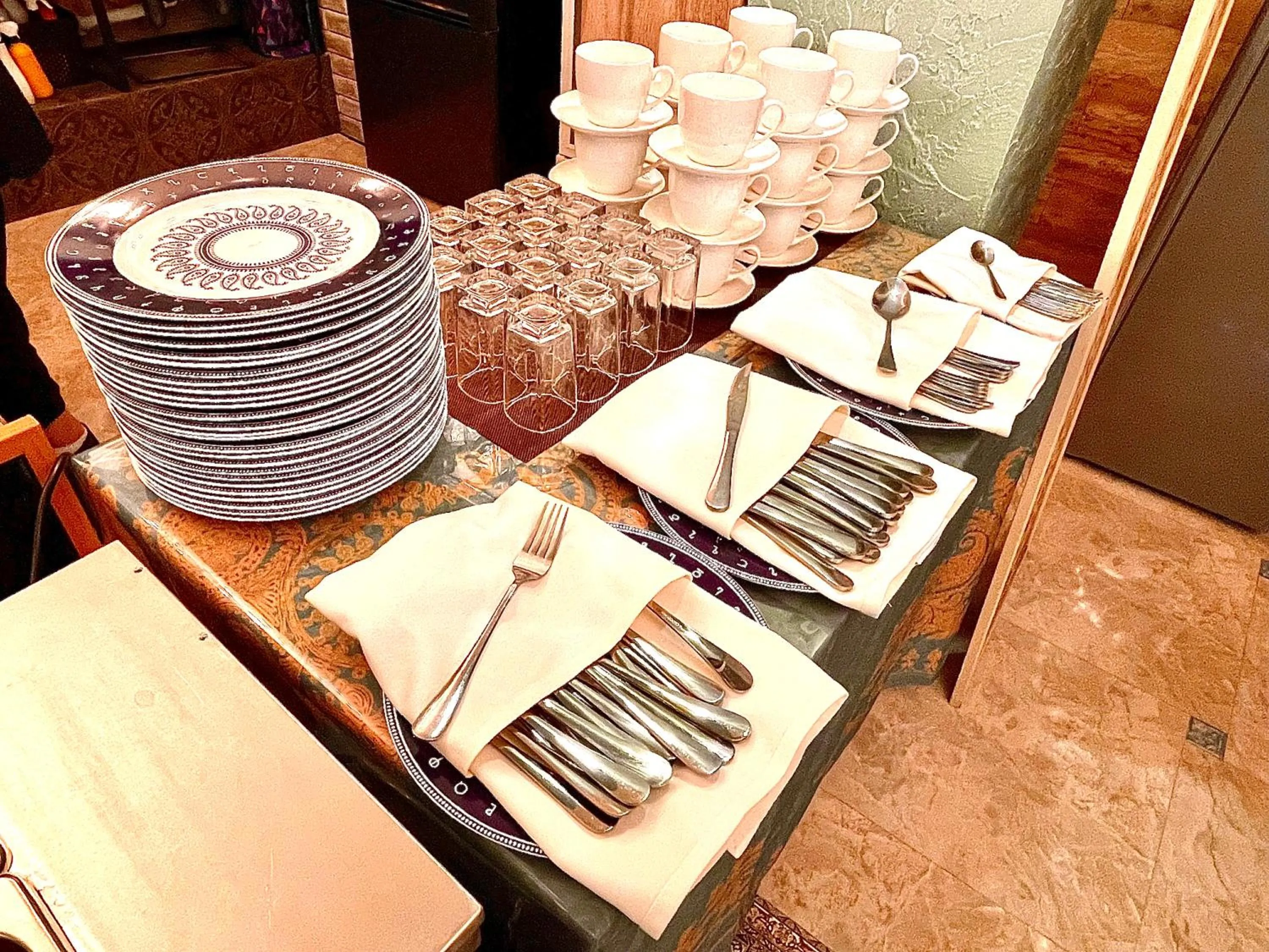 Food in Silver 34 Boutique