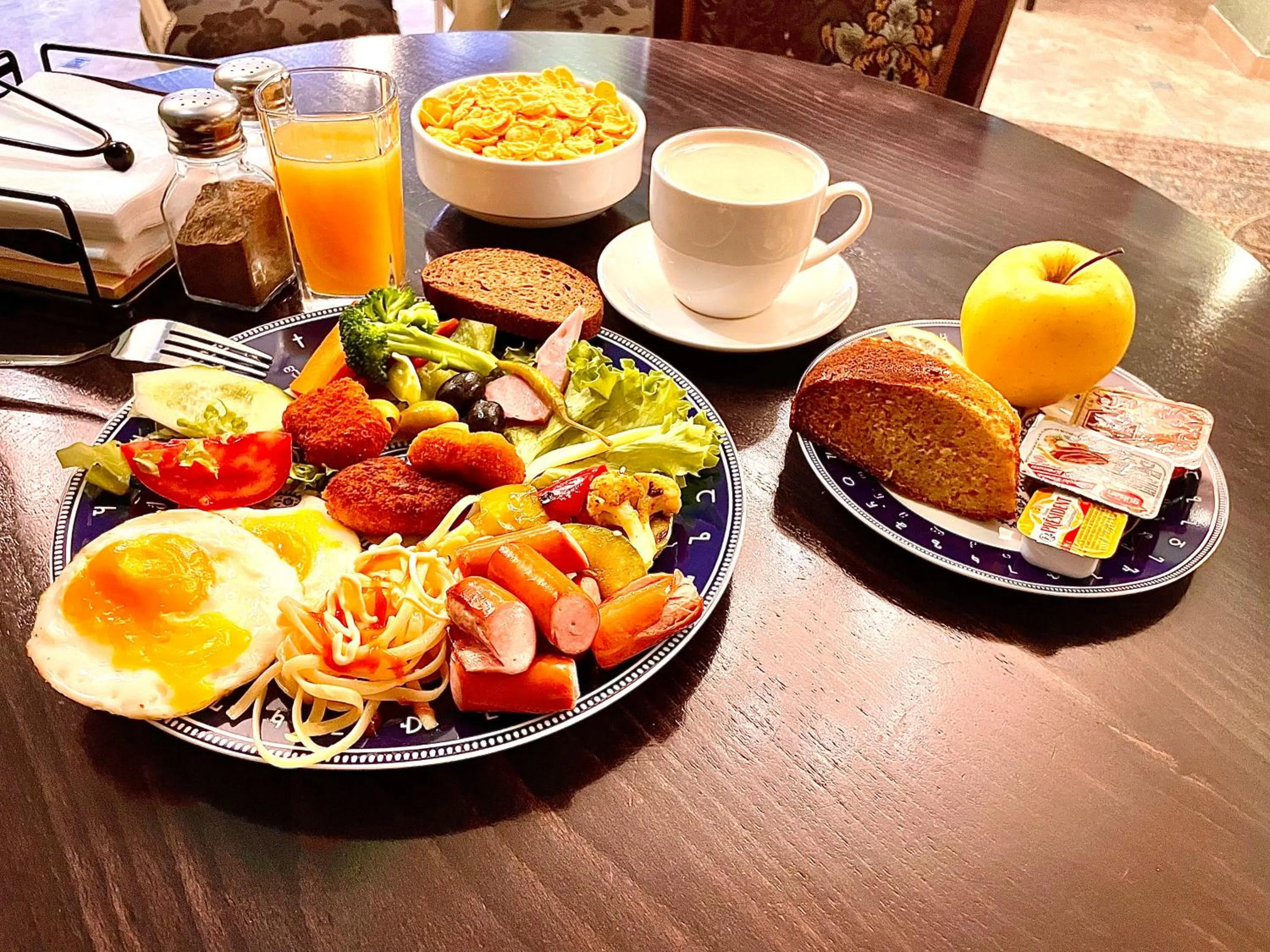 Food in Silver 34 Boutique