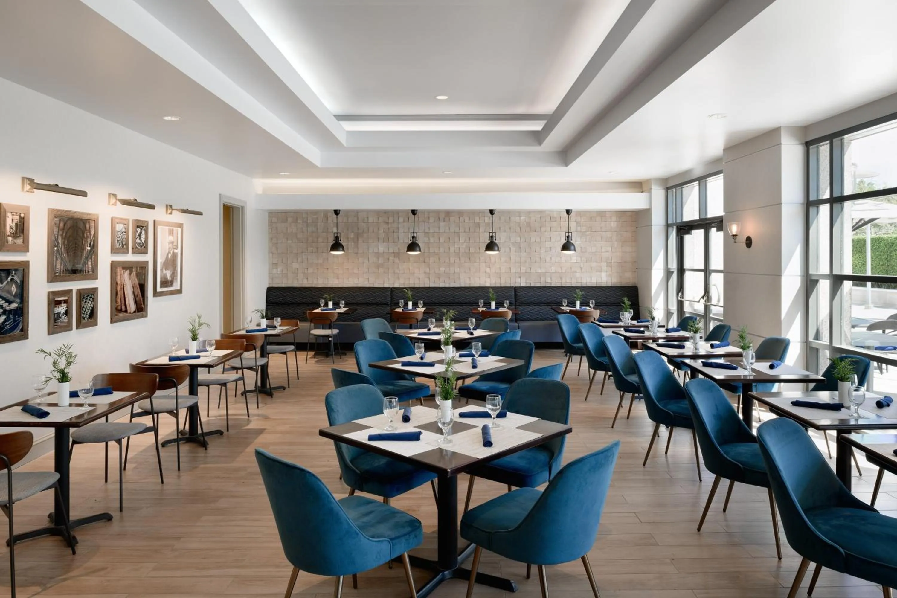 Lounge or bar in Sheraton Cerritos