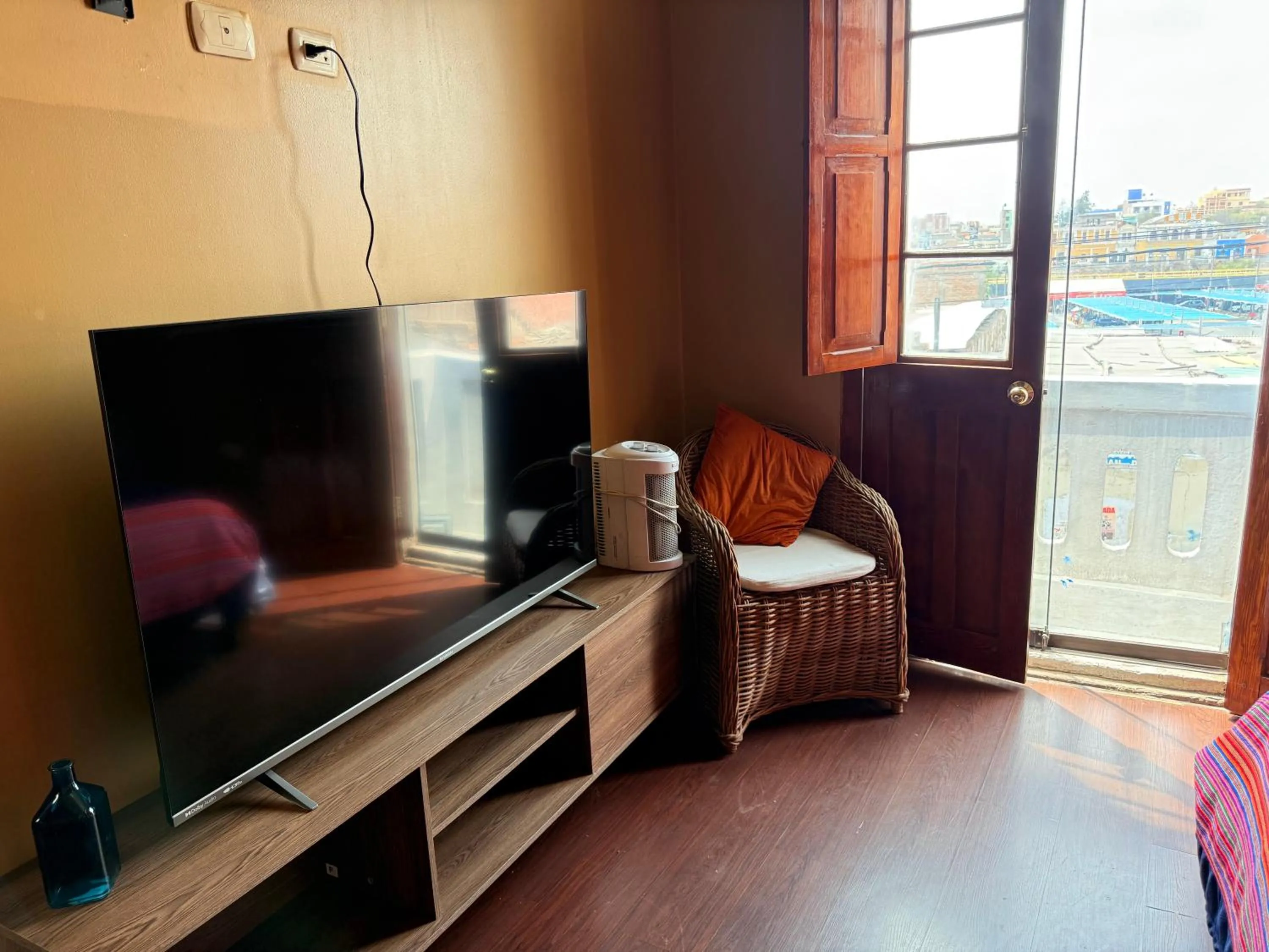 Communal lounge/ TV room in La Casona de Palacio Viejo