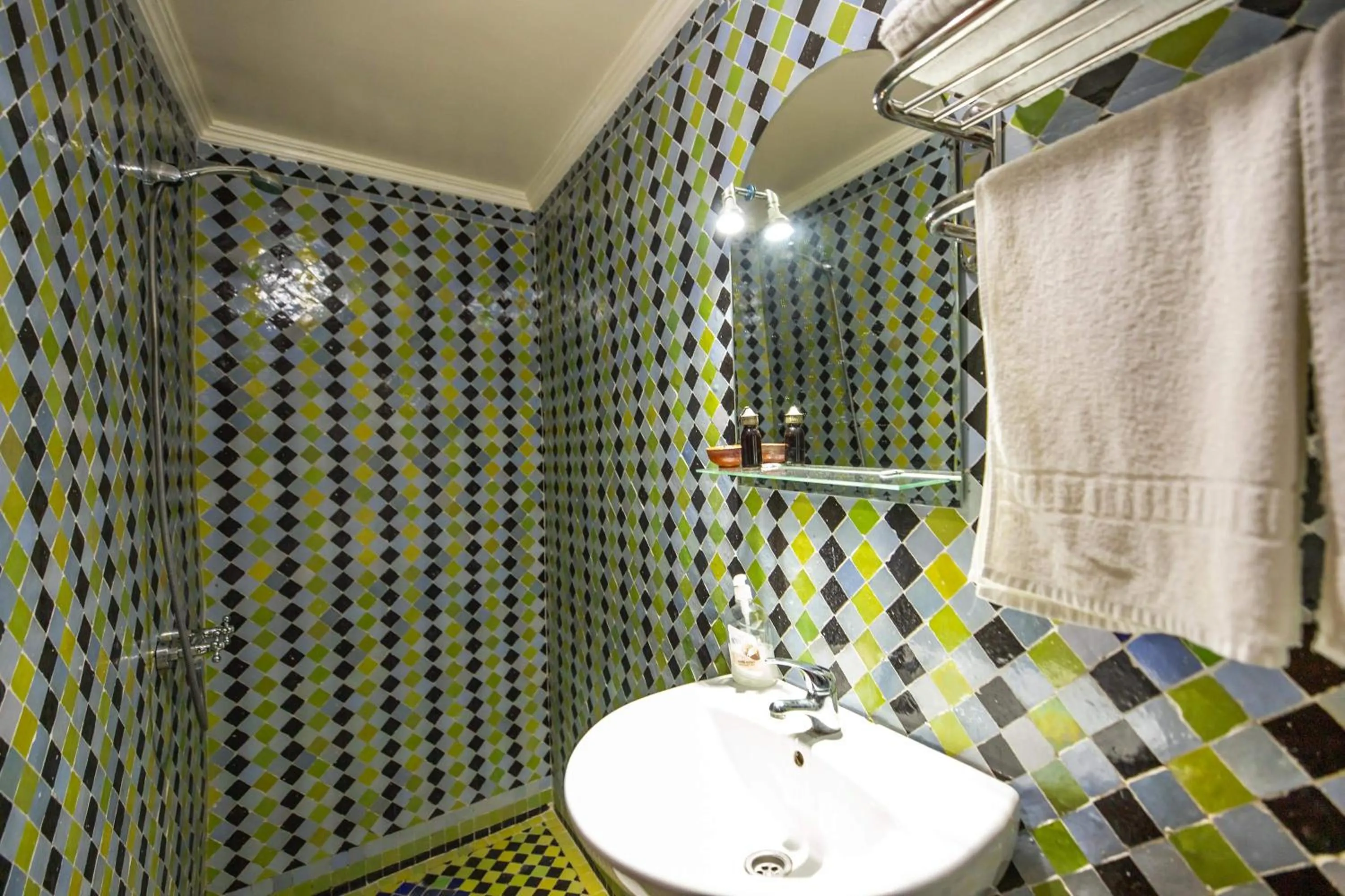 Shower in Le Cèdre D'argent