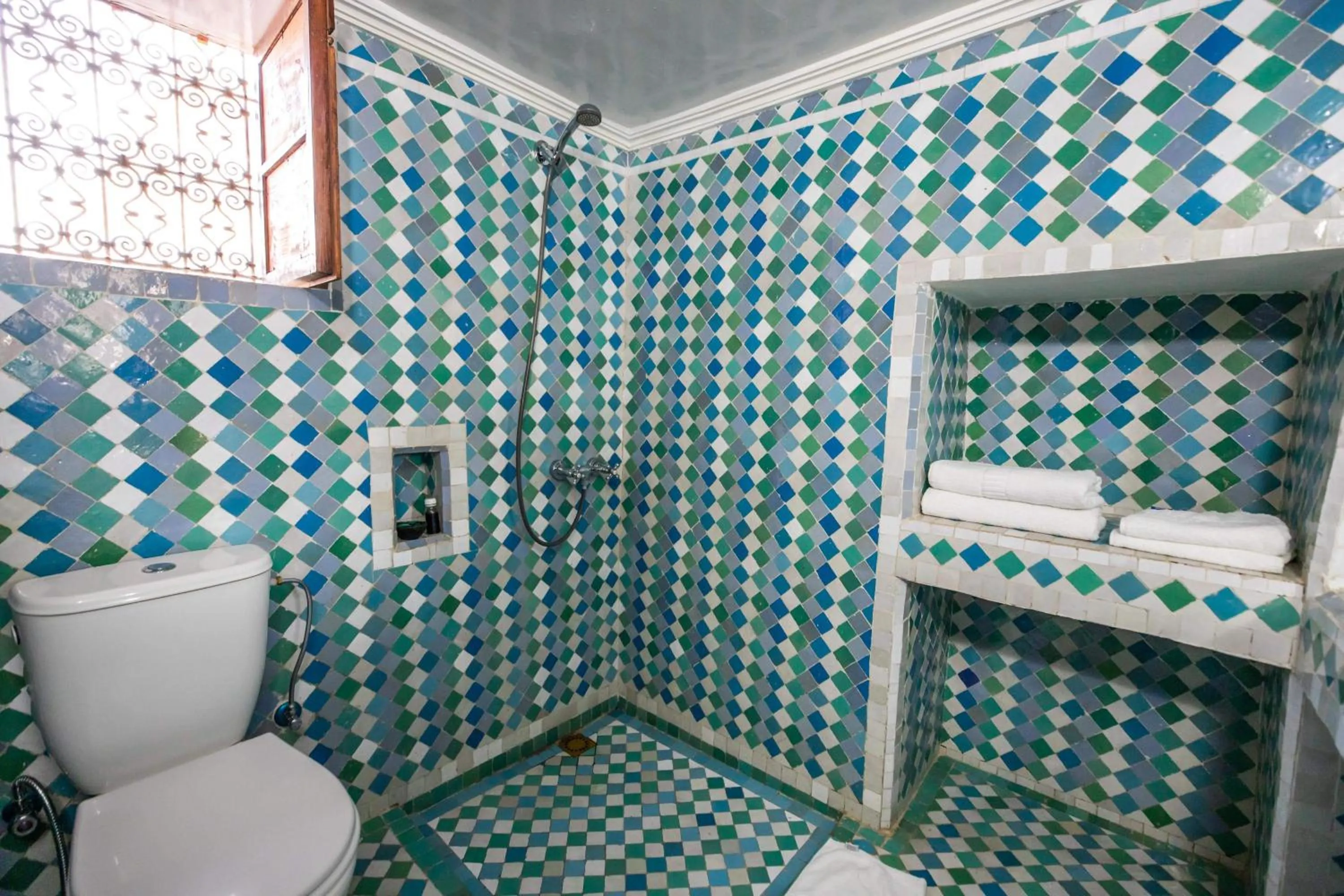 Shower in Le Cèdre D'argent