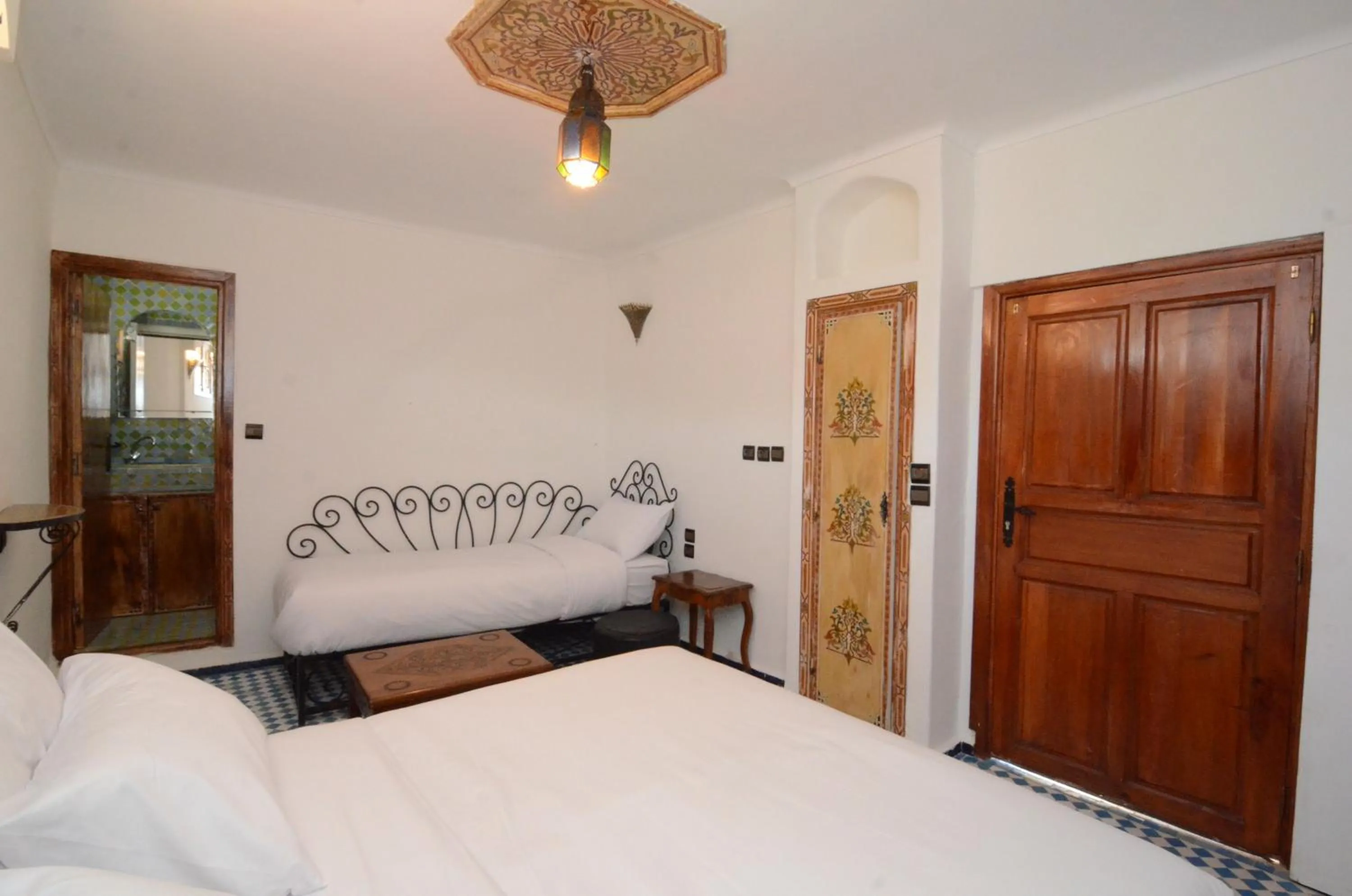 Photo of the whole room, Bed in Le Cèdre D'argent