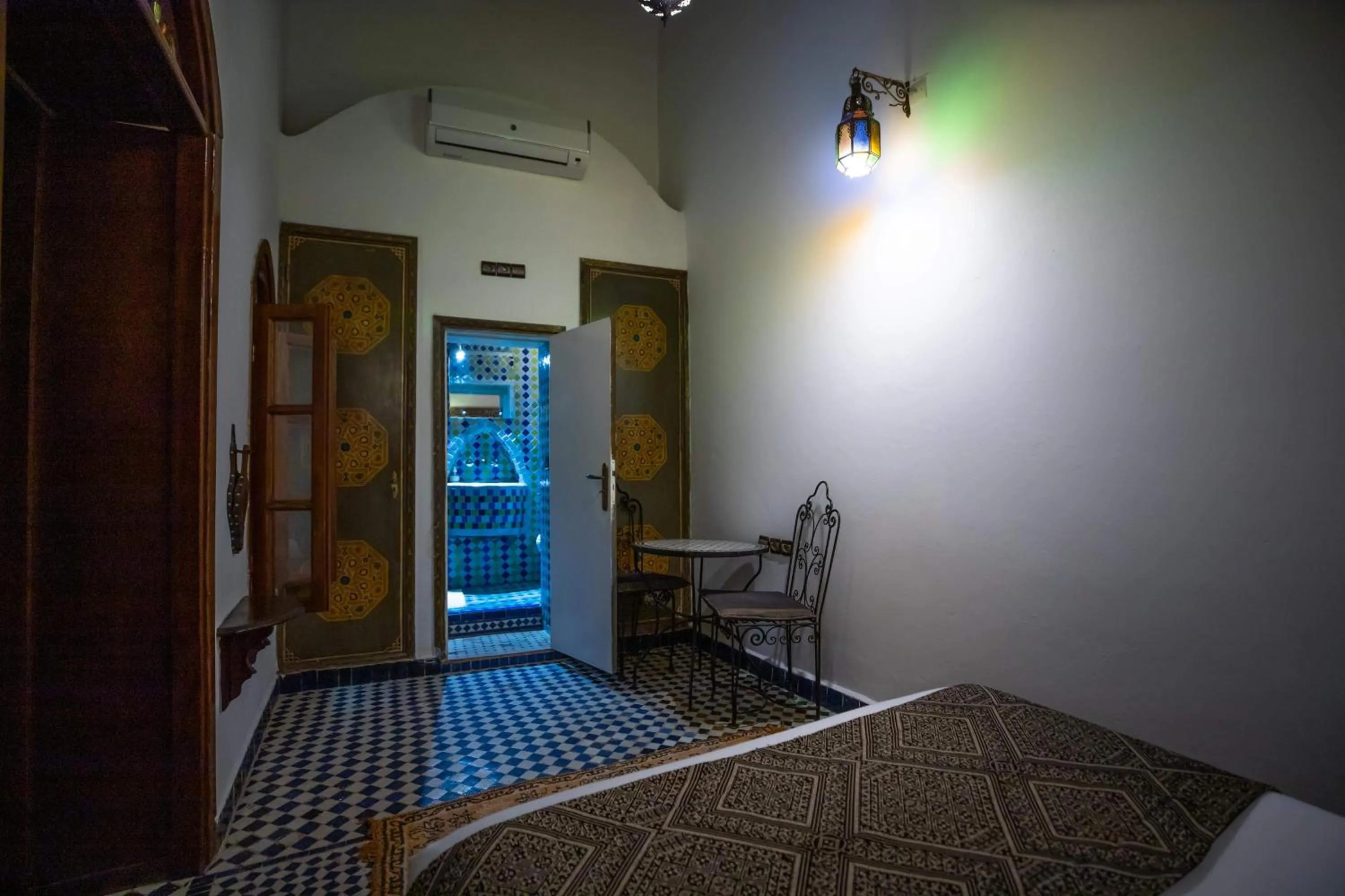 Bedroom, Bed in Le Cèdre D'argent