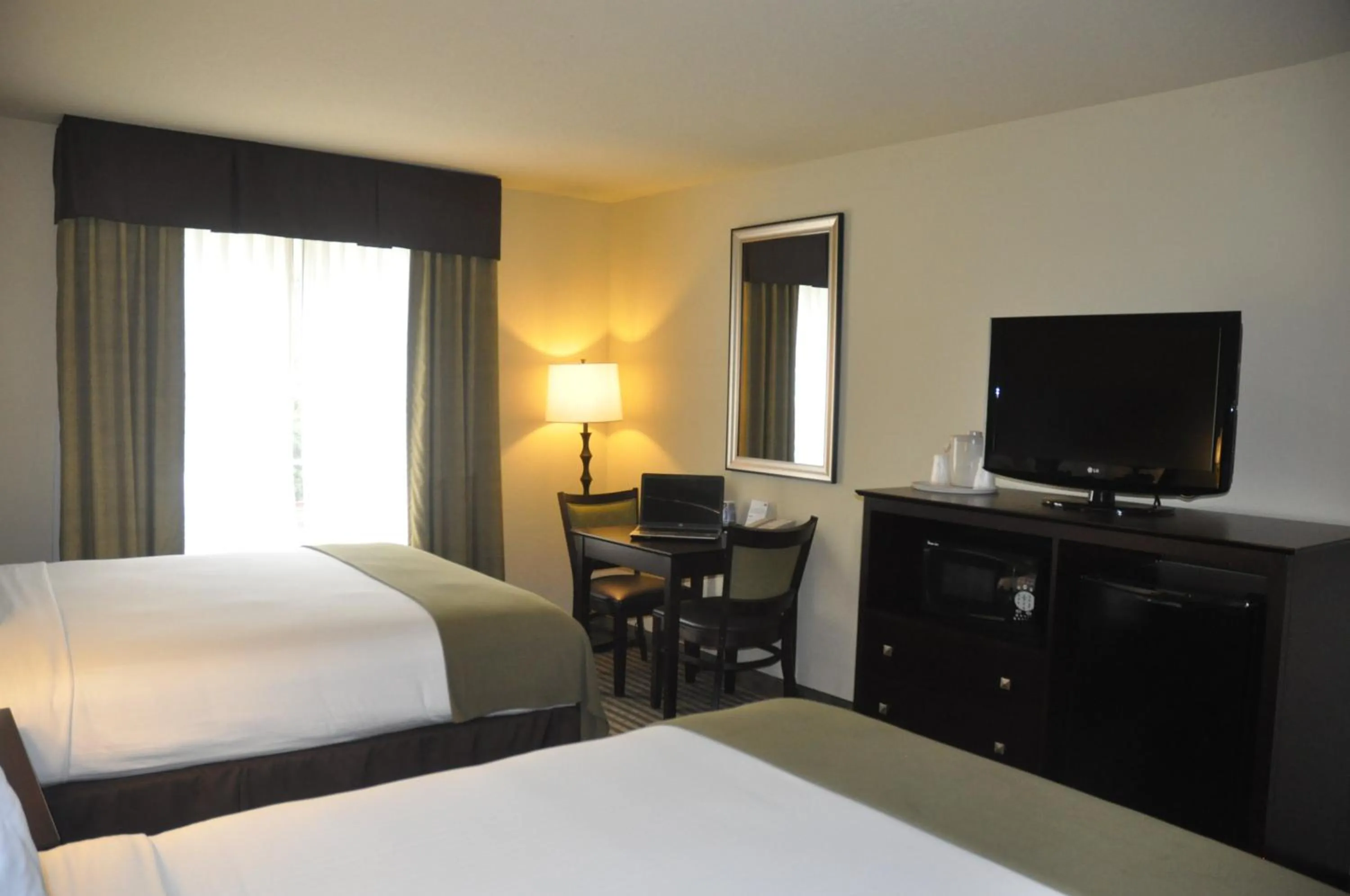 Photo of the whole room, Bed in Holiday Inn Express & Suites Sarasota East by IHG