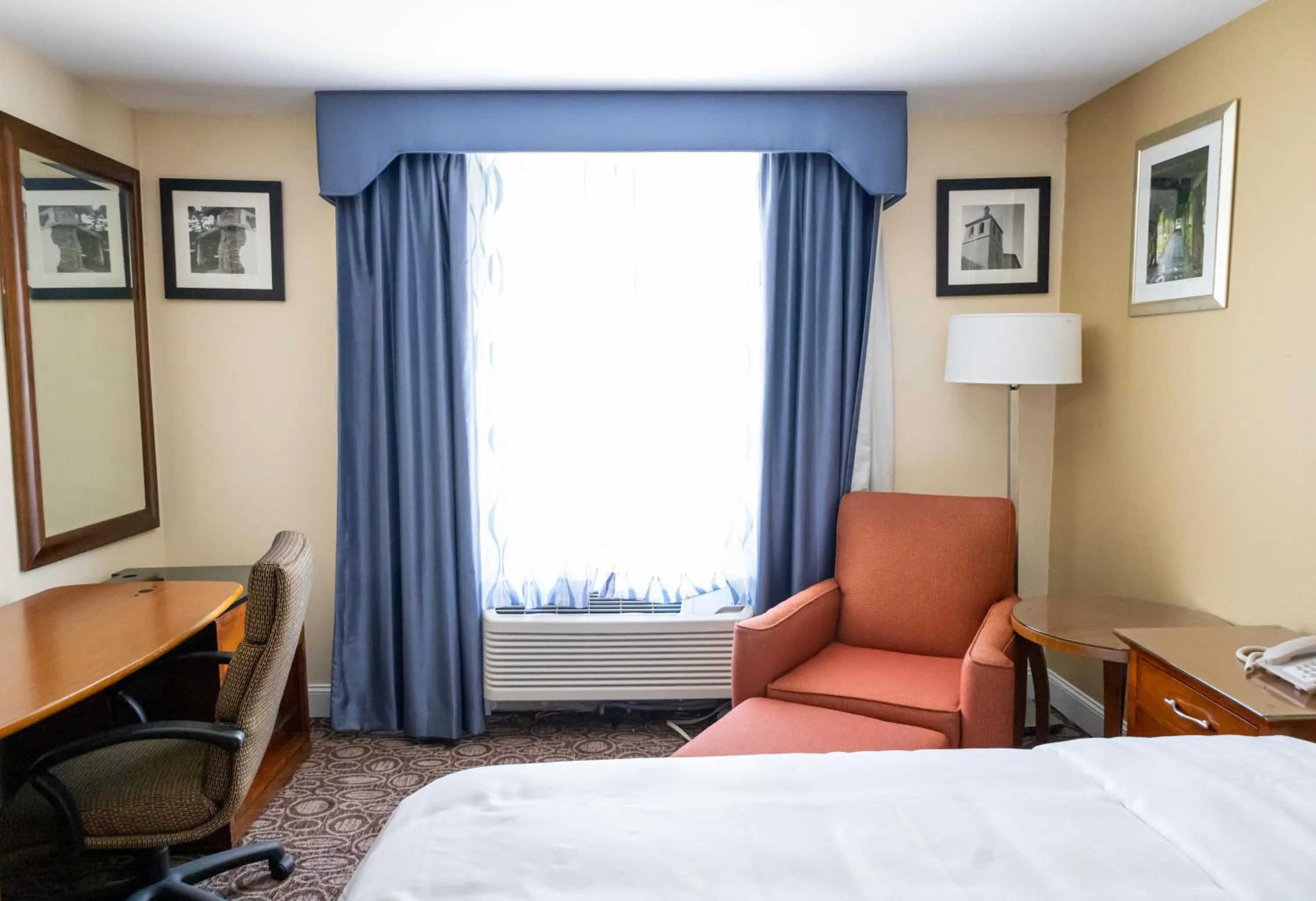 Photo of the whole room, Bed in Baymont by Wyndham College Park Atlanta Airport South