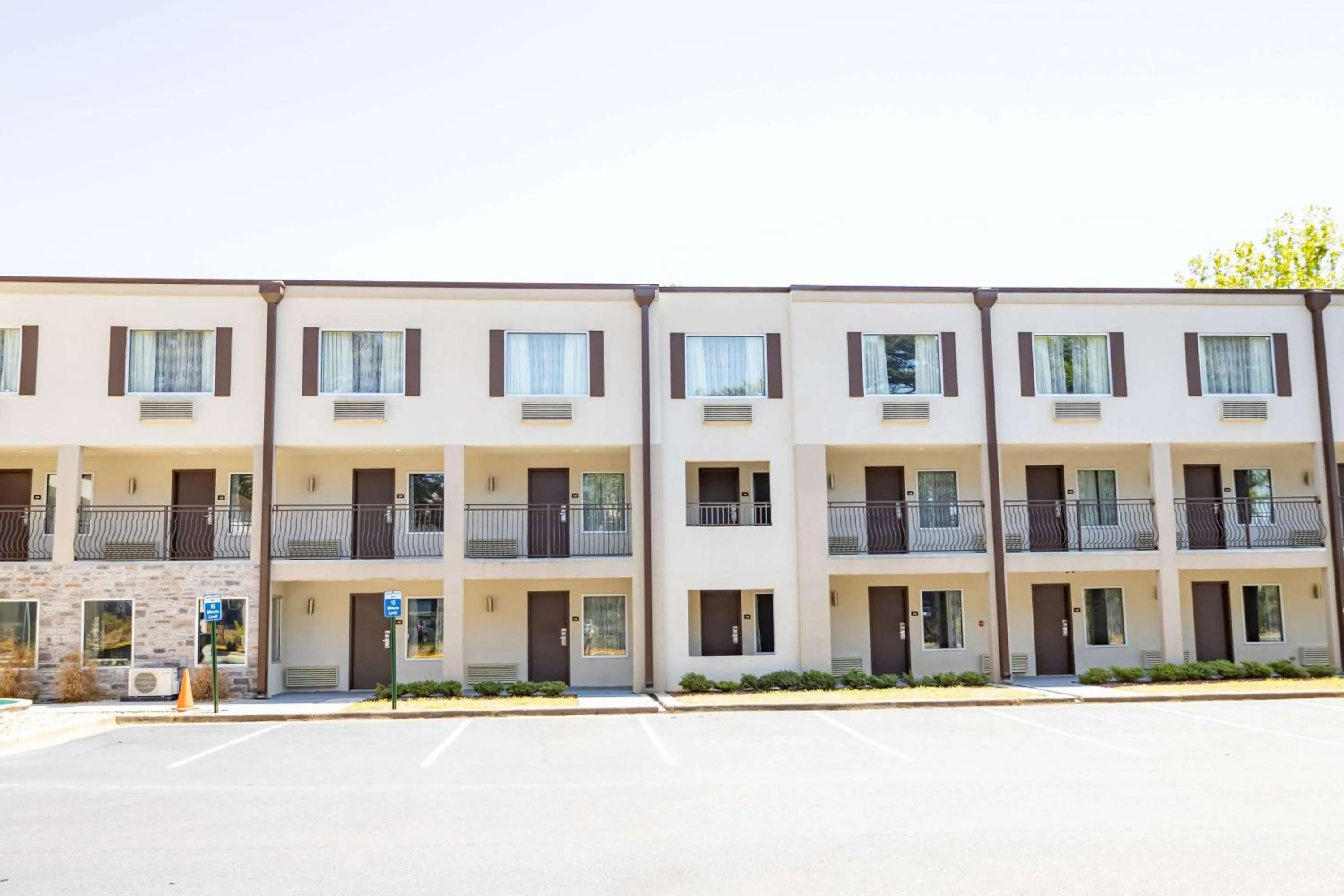 Property building in Baymont by Wyndham College Park Atlanta Airport South