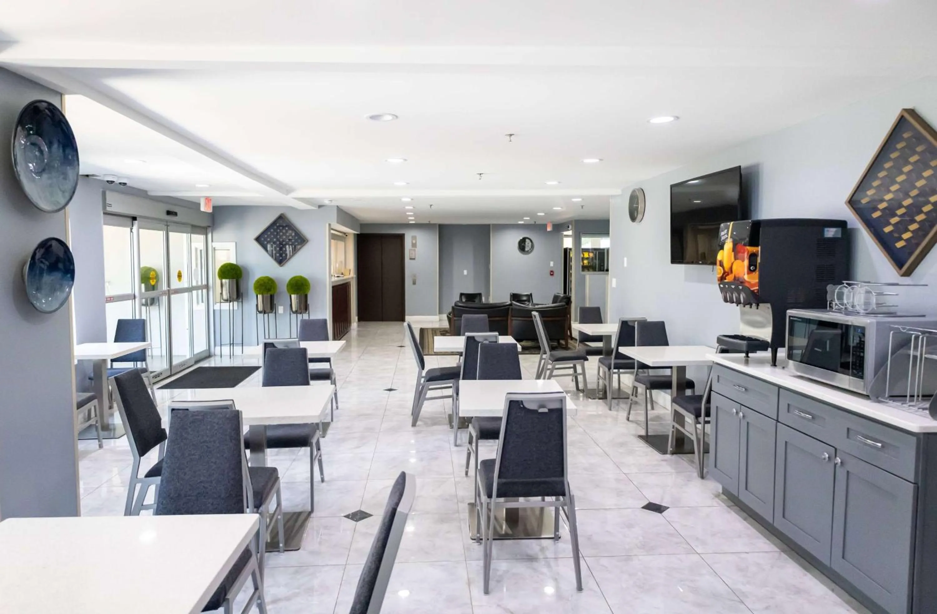 Restaurant/places to eat in Baymont by Wyndham College Park Atlanta Airport South