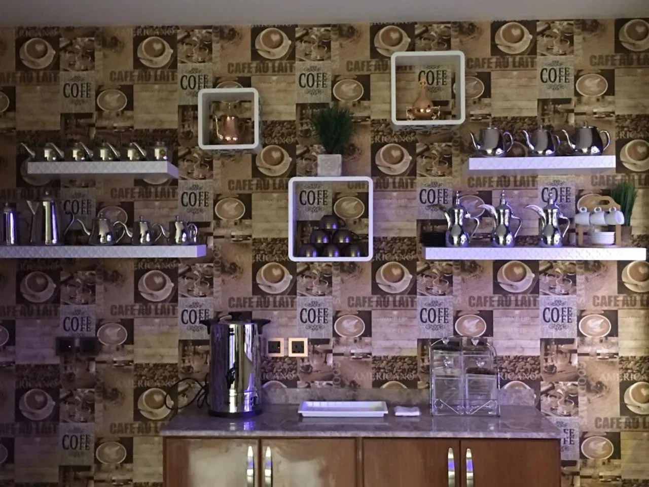 Drinks in Nourth House ApartHotel-شقق البيت الشمالي للشقق المفروشة