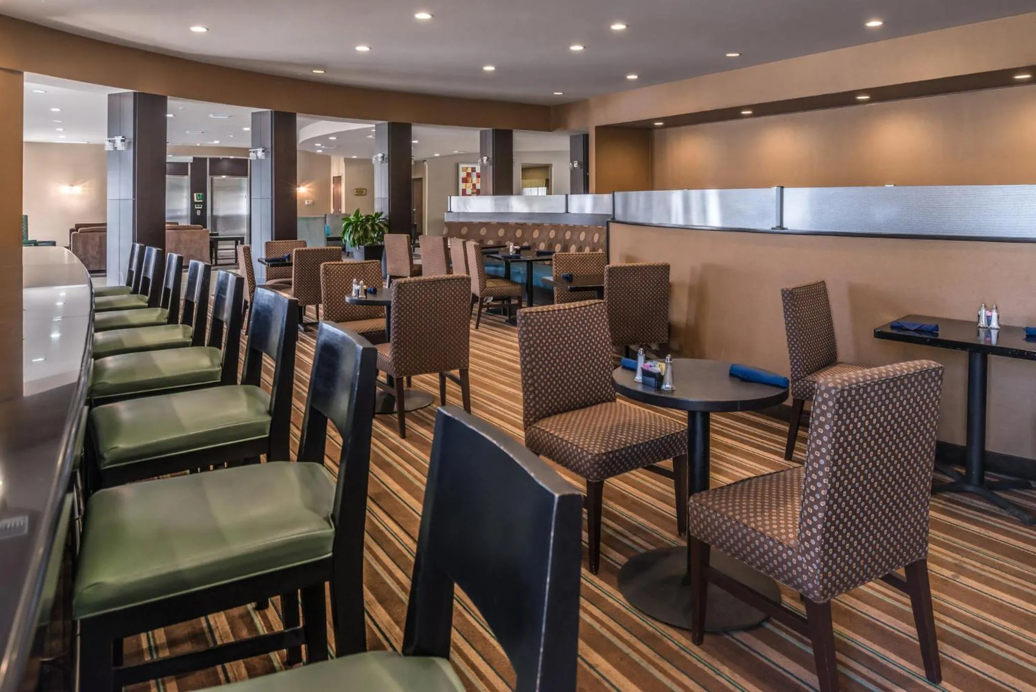 Lounge or bar in Holiday Inn Ontario Airport - California by IHG