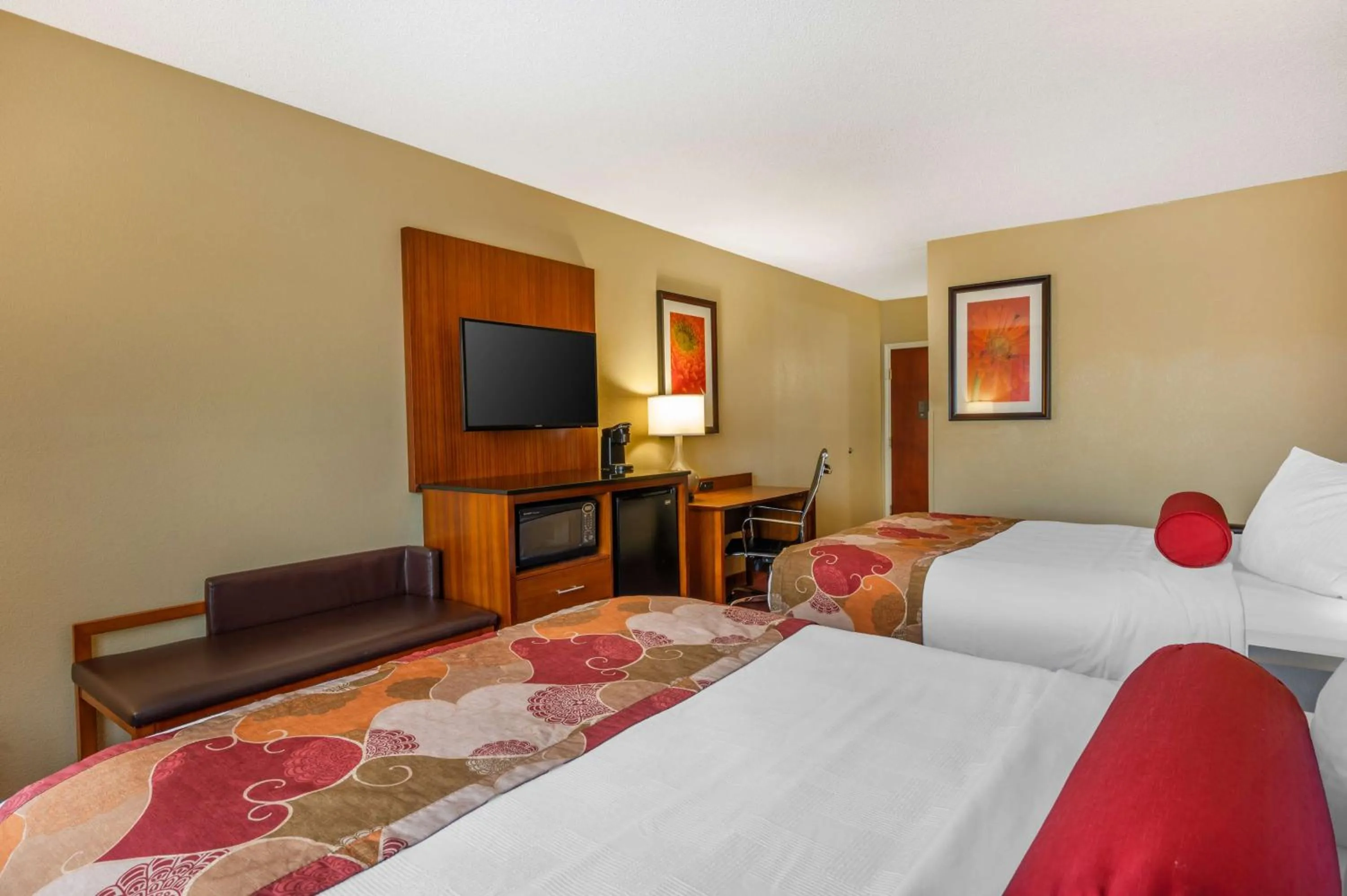 Bedroom, Bed in Best Western Plus Georgetown Corporate Center Hotel