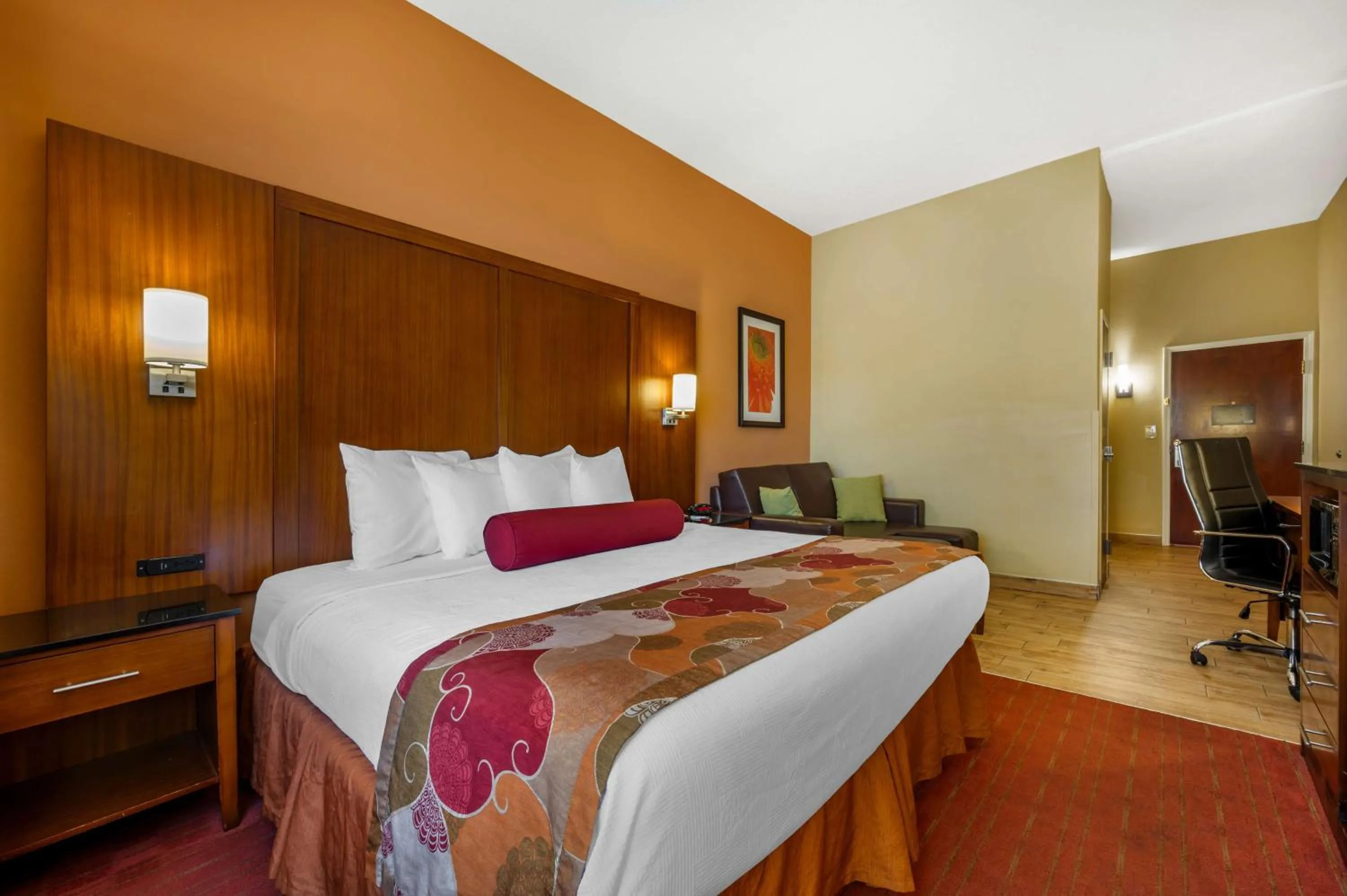 Bedroom, Bed in Best Western Plus Georgetown Corporate Center Hotel