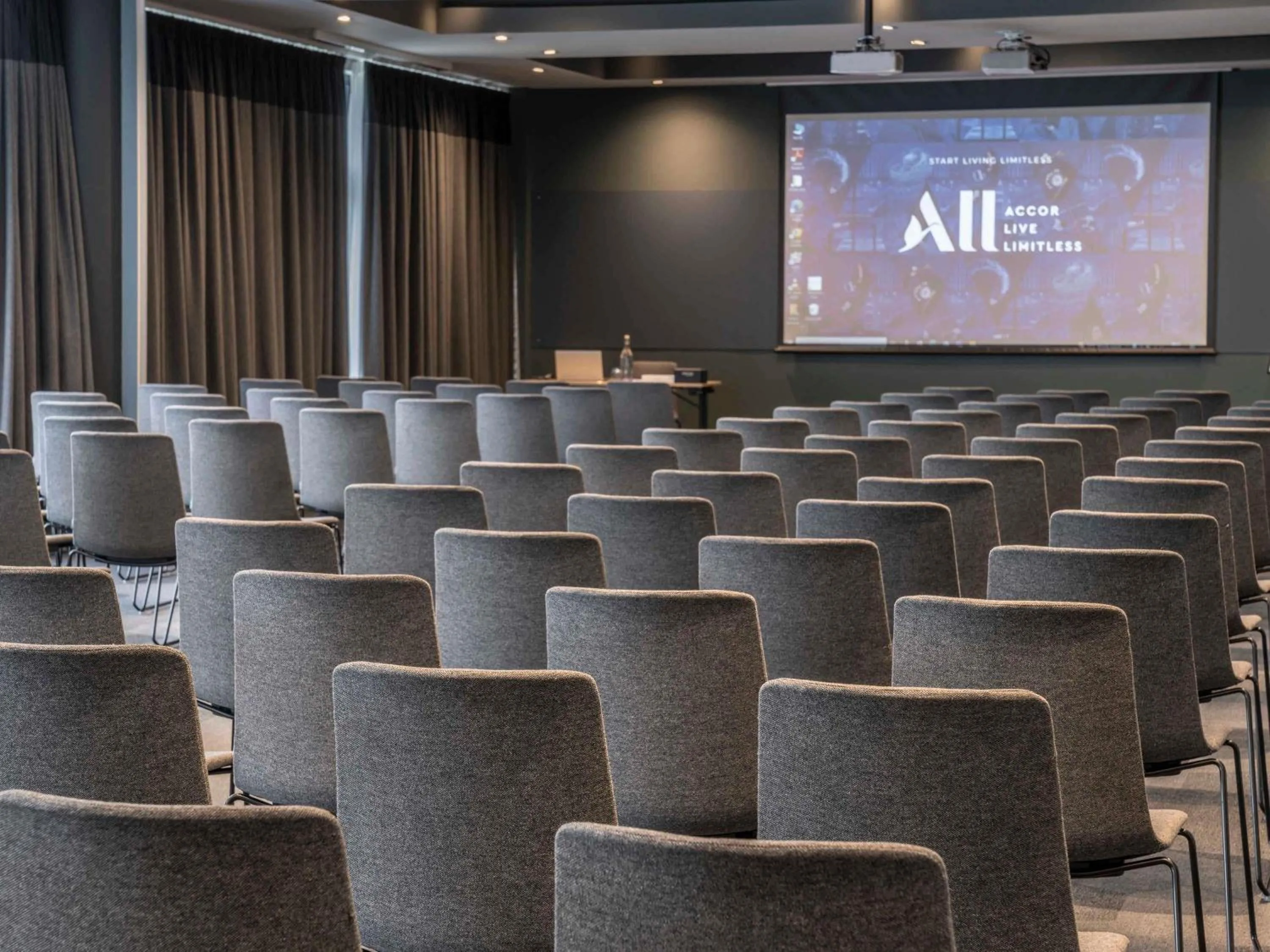 Meeting/conference room in Novotel Edinburgh Park