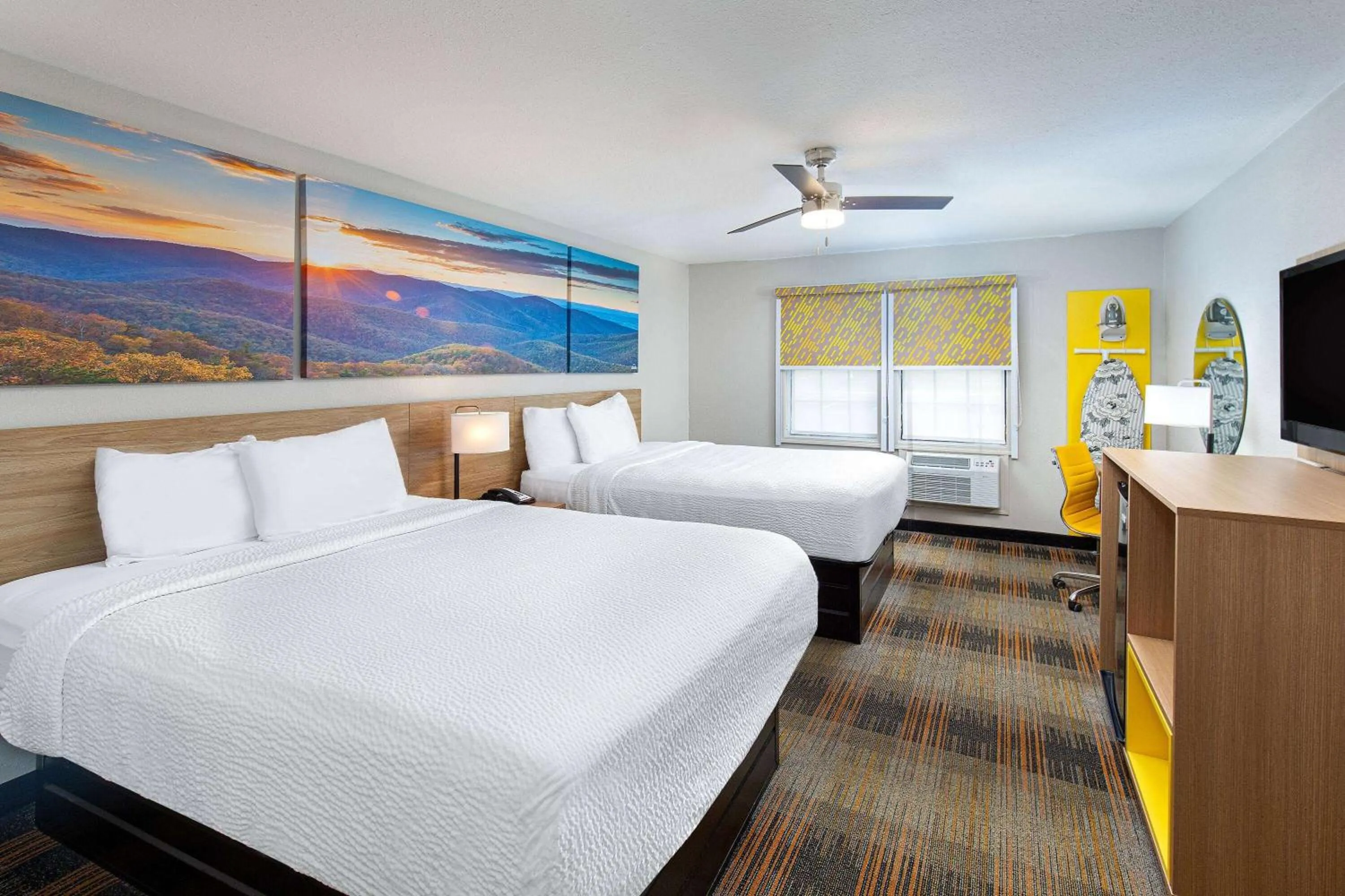 Photo of the whole room, Bed in Days Inn by Wyndham Holladay