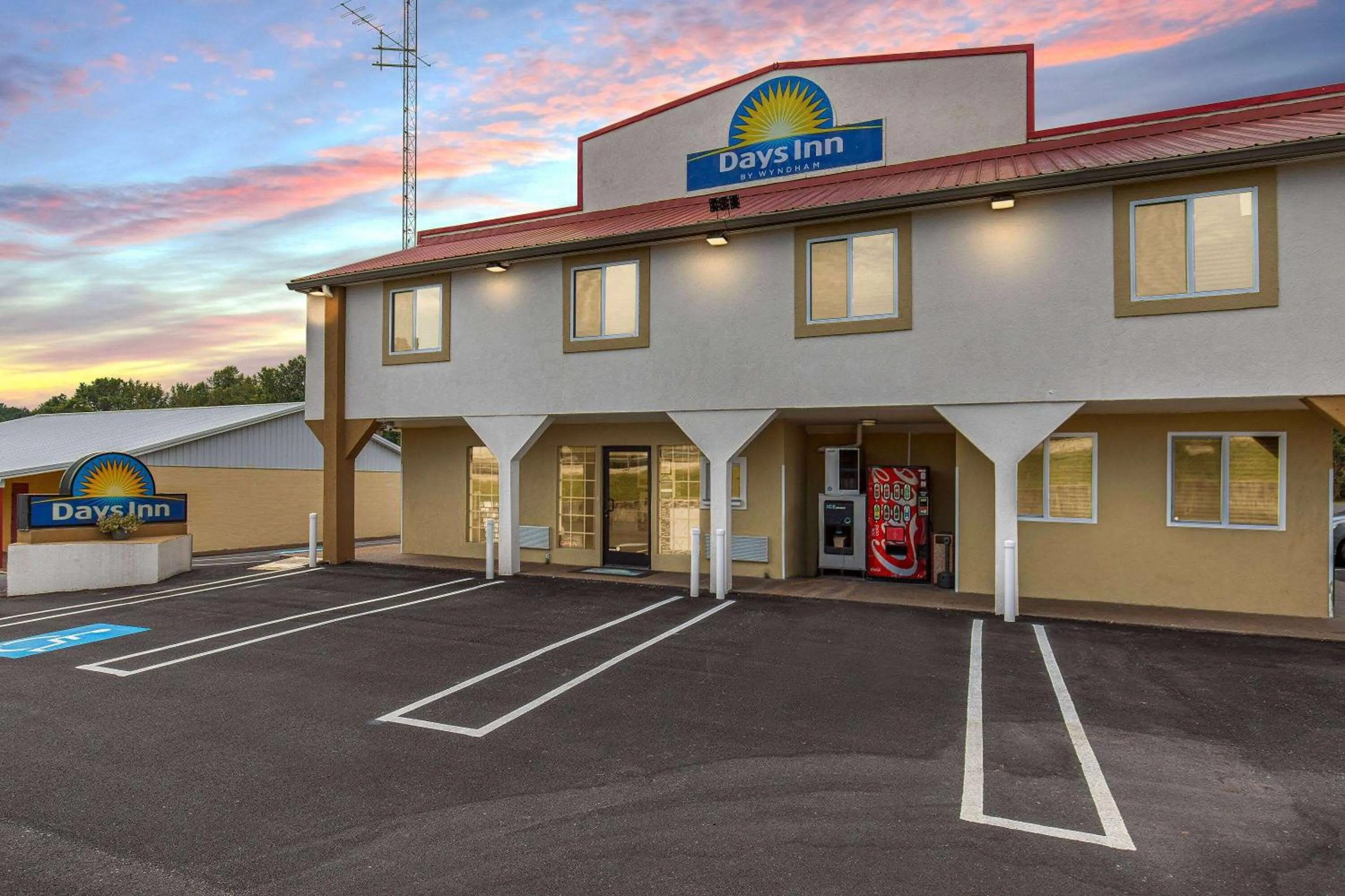 Property building in Days Inn by Wyndham Holladay