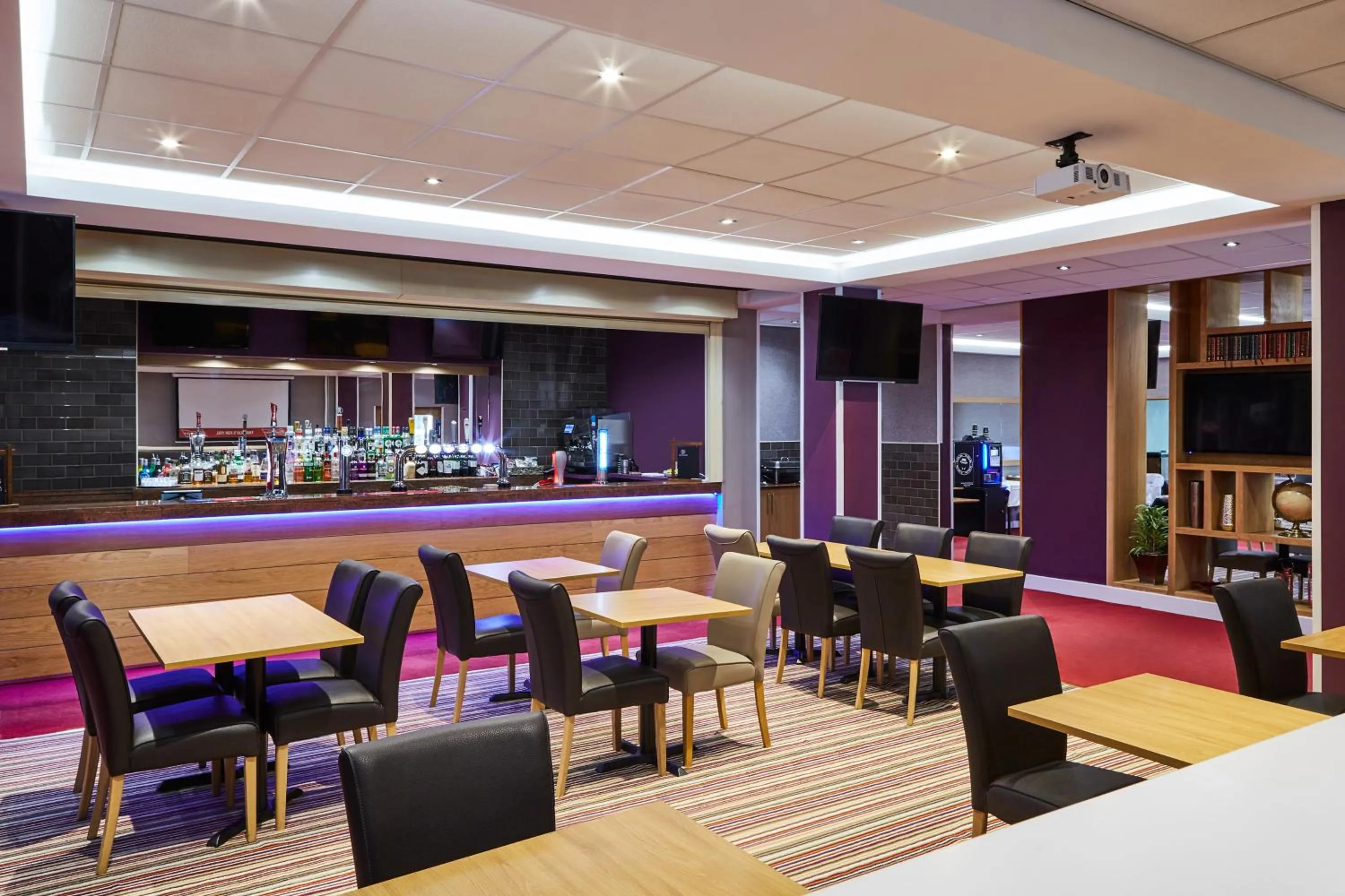 Lounge or bar in Mercure St Helens