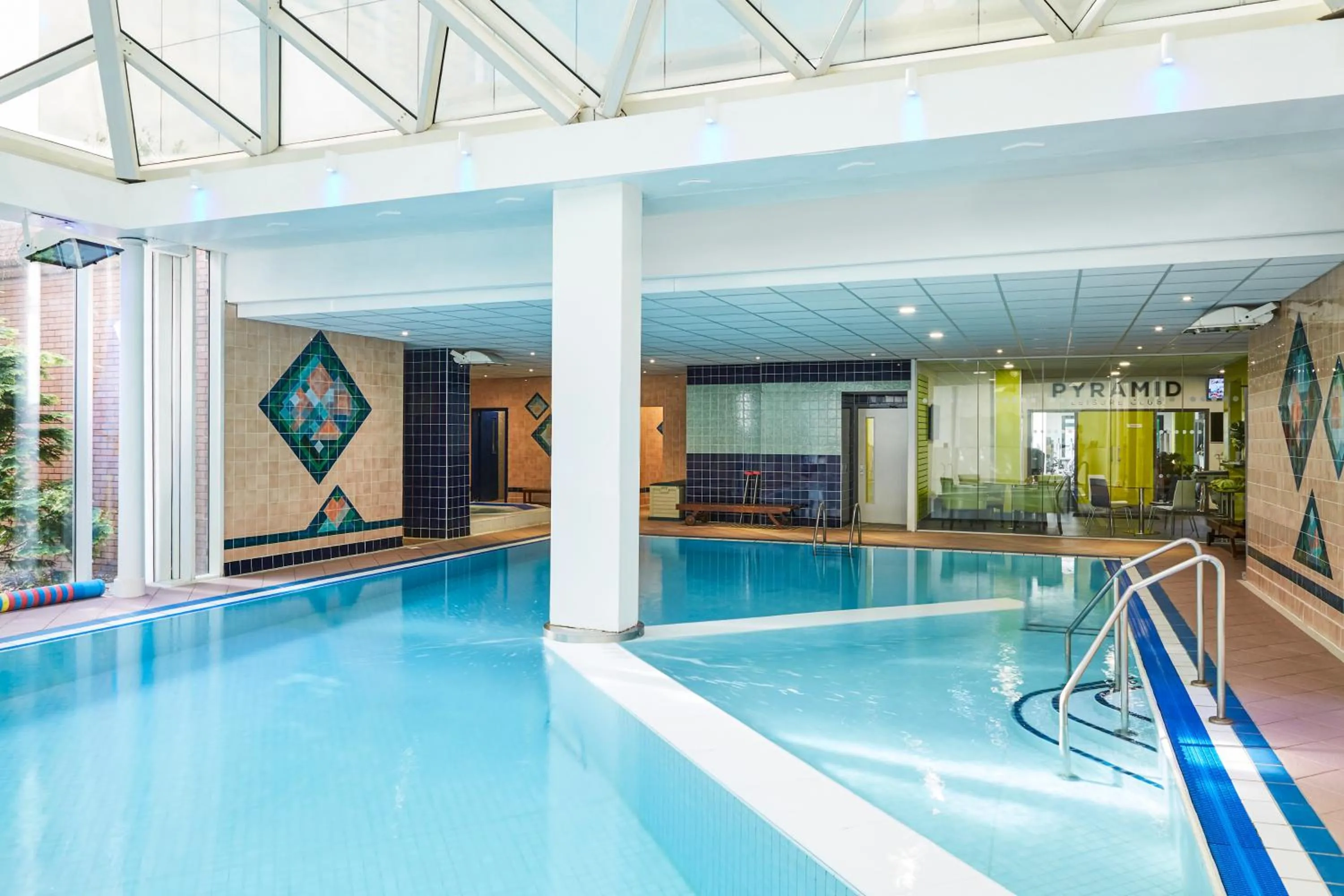 Swimming pool in Mercure St Helens
