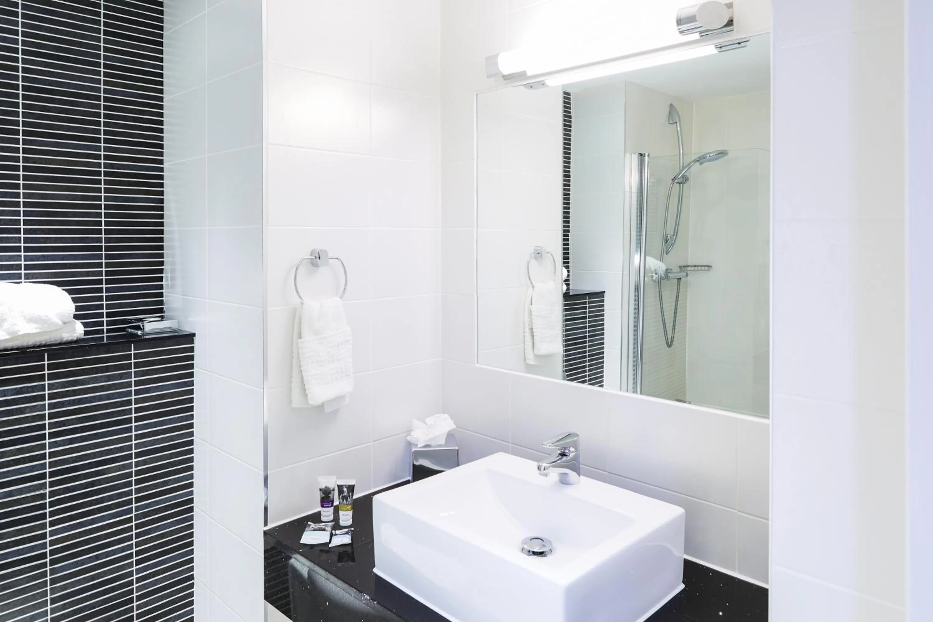 Bathroom in Mercure St Helens