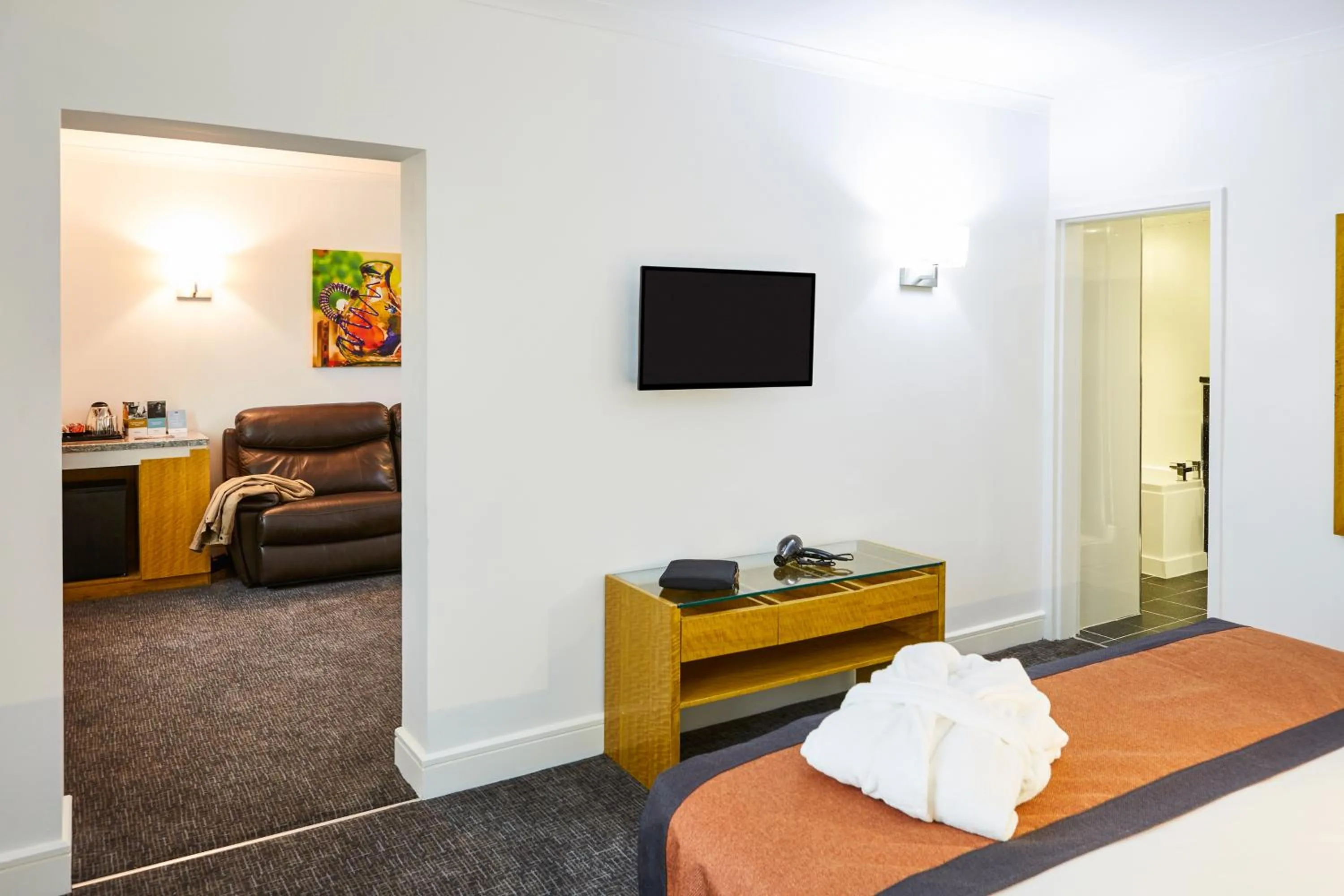Seating area, Bed in Mercure St Helens